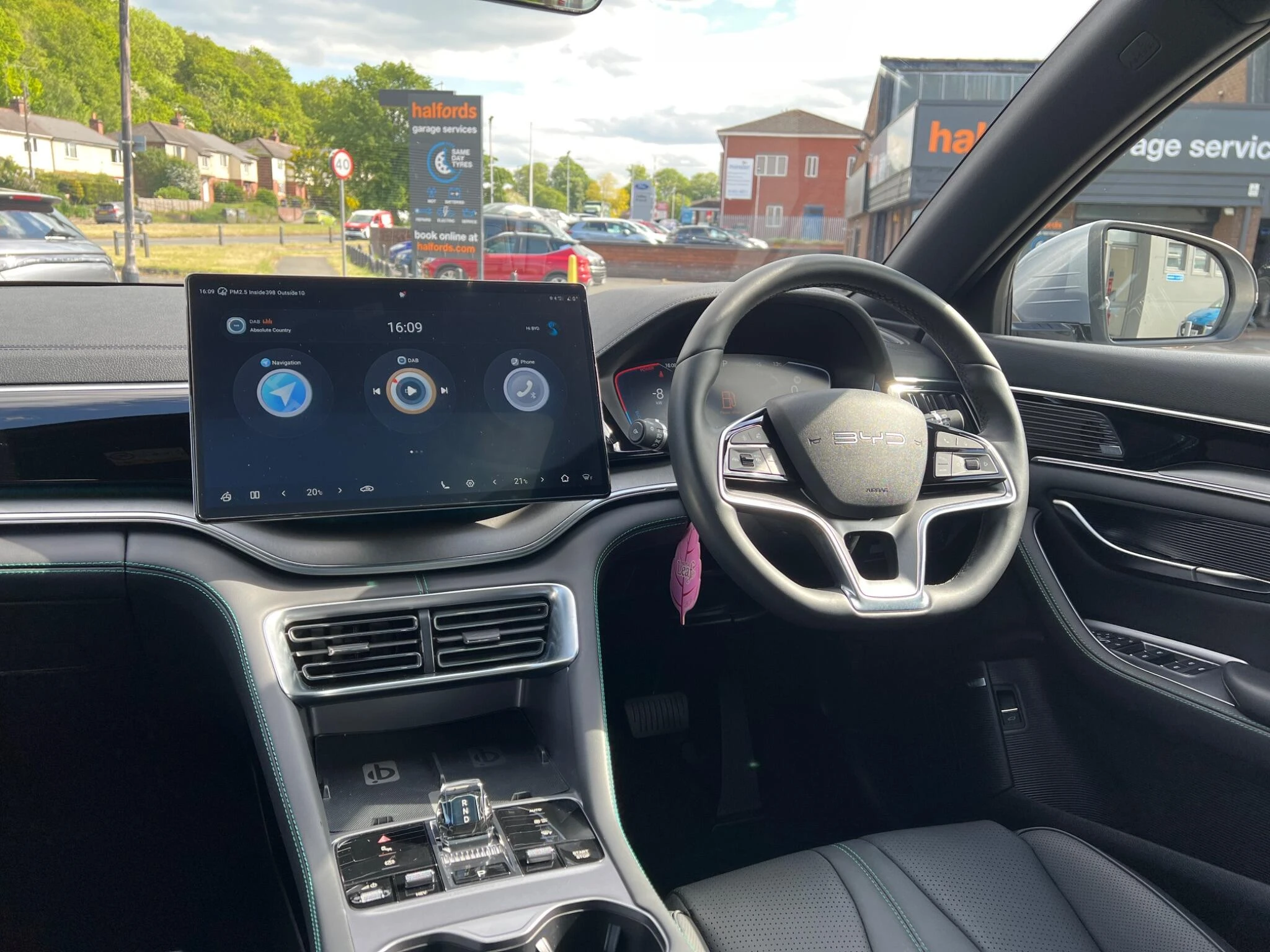 Vehicle image 16