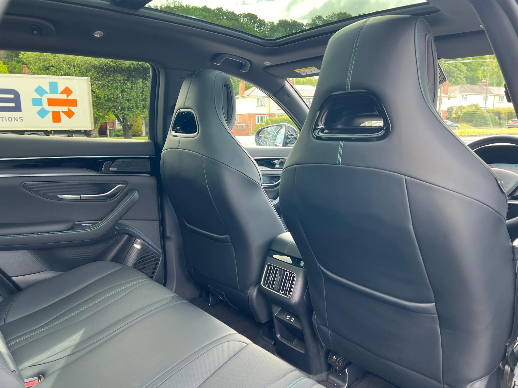 Vehicle image 21