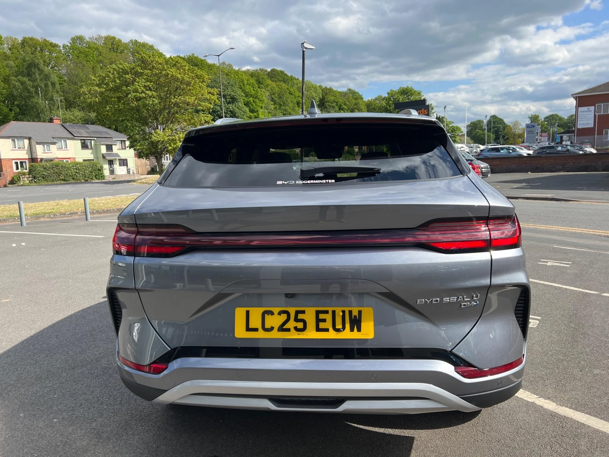Vehicle image 10