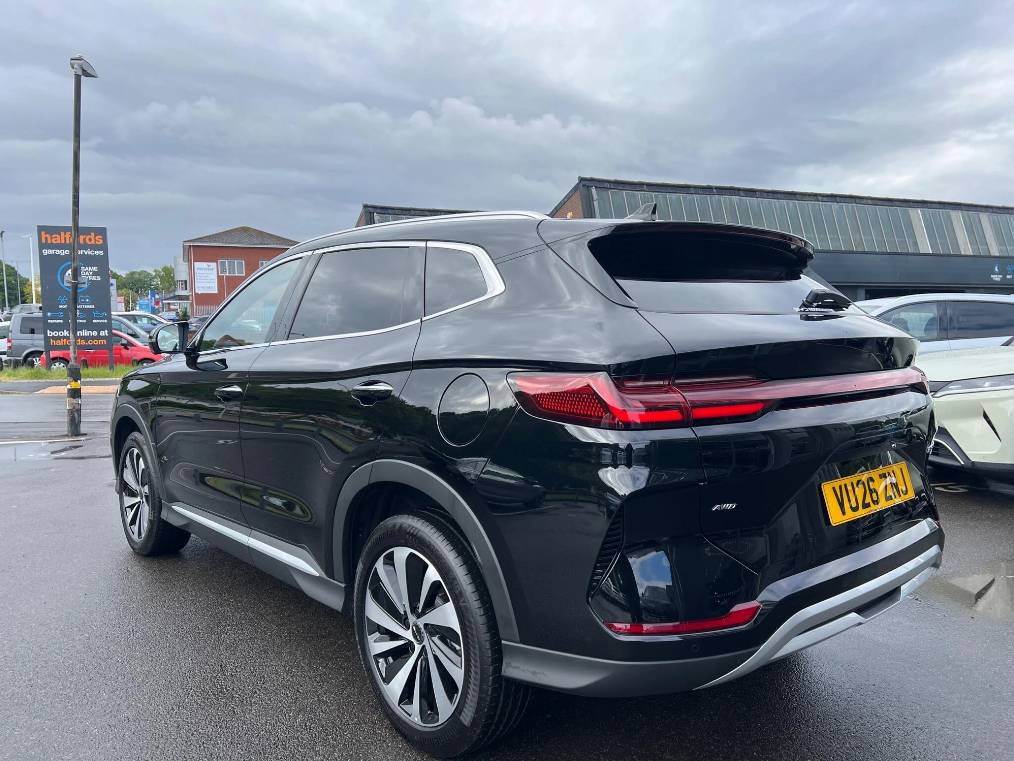 Vehicle image 4
