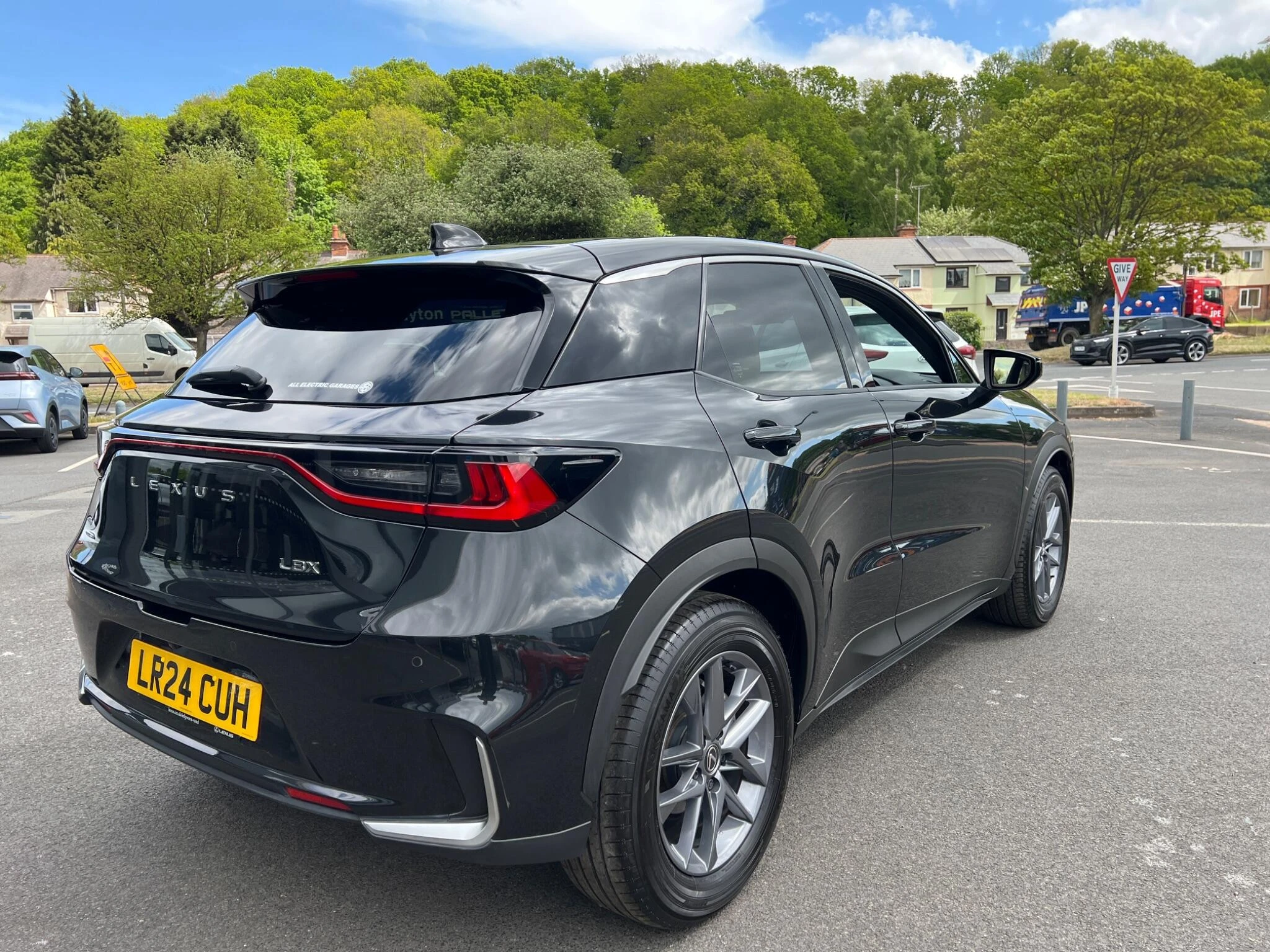 Vehicle image 15