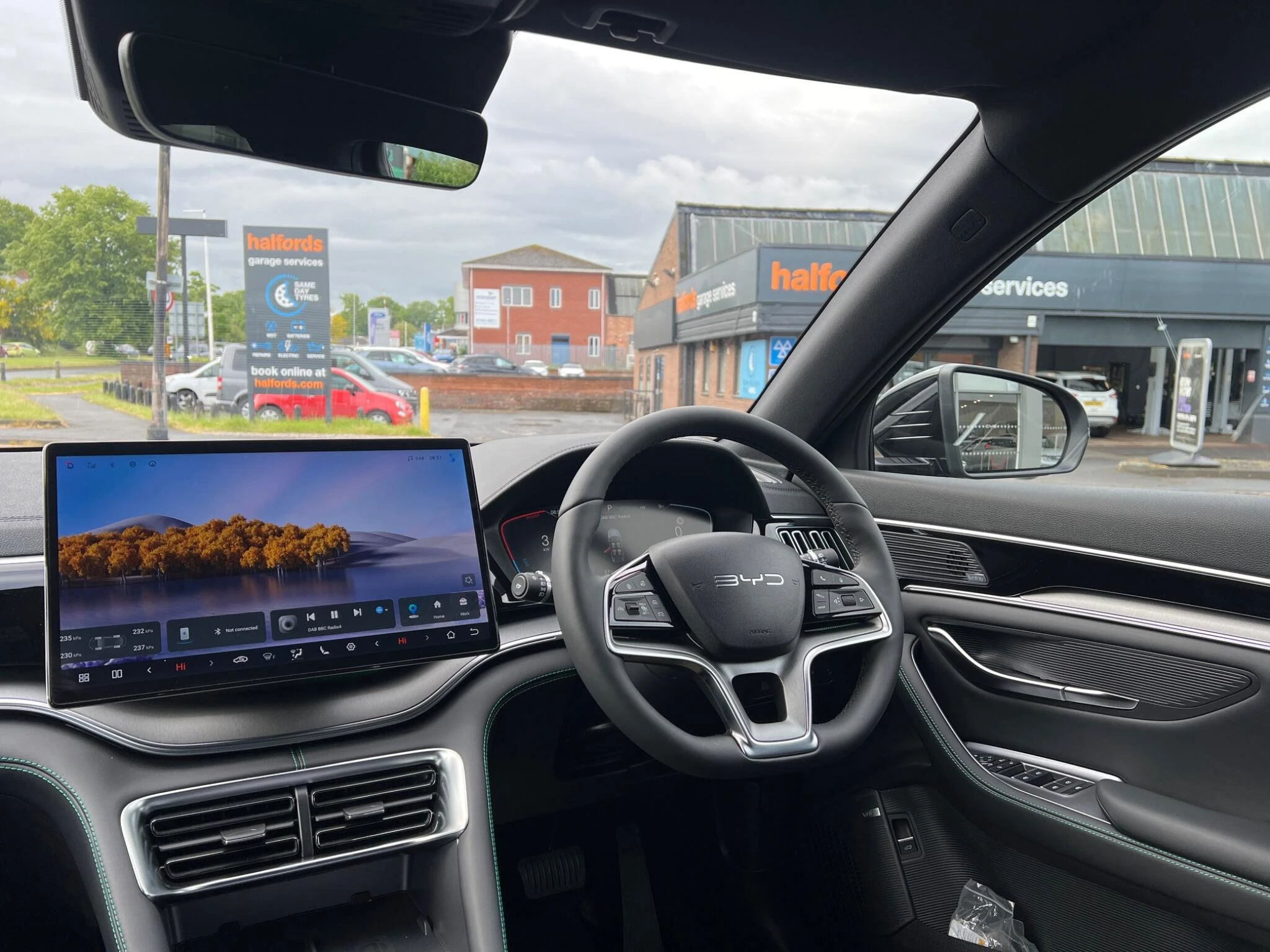 Vehicle image 14