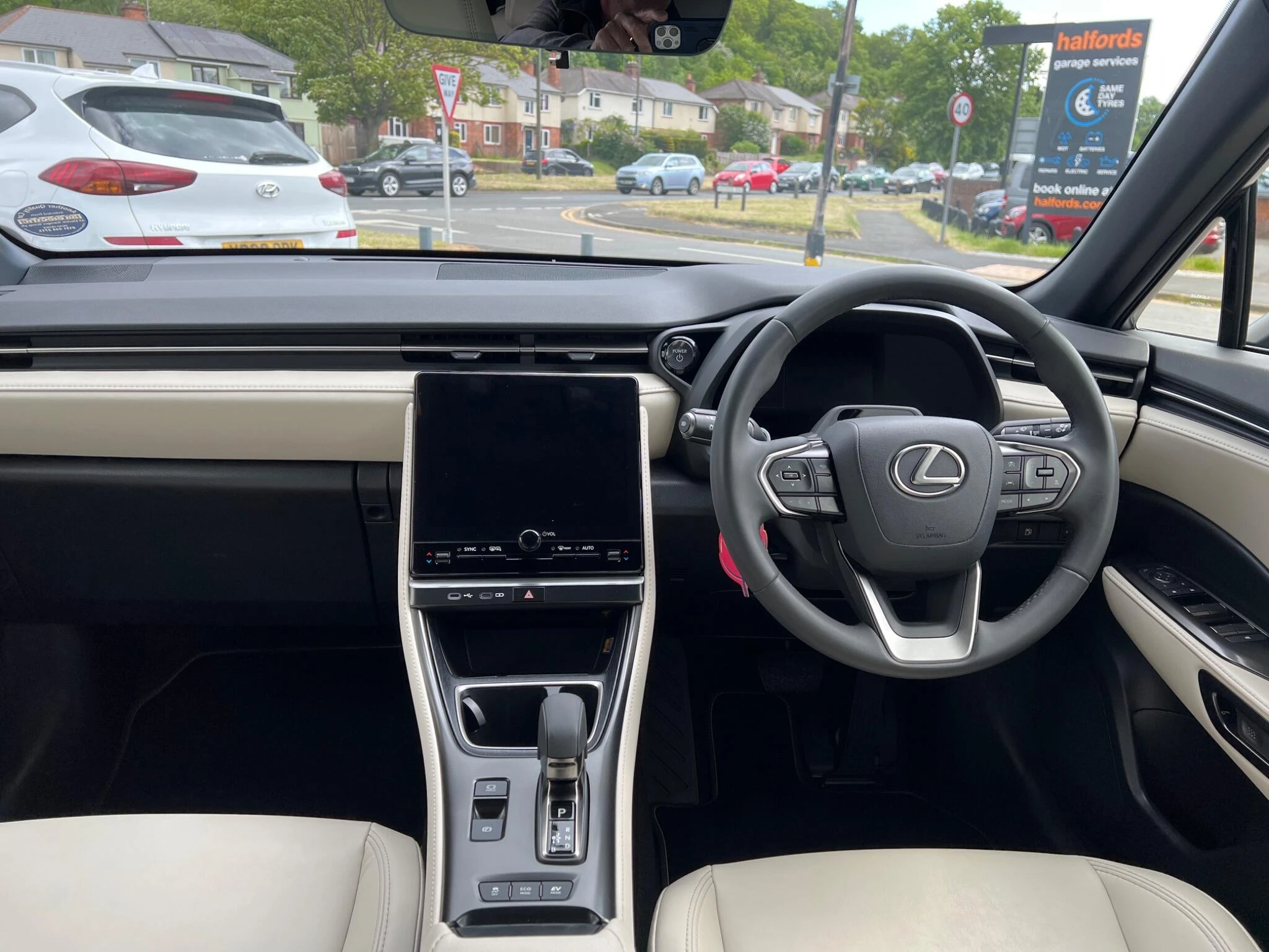 Vehicle image 17