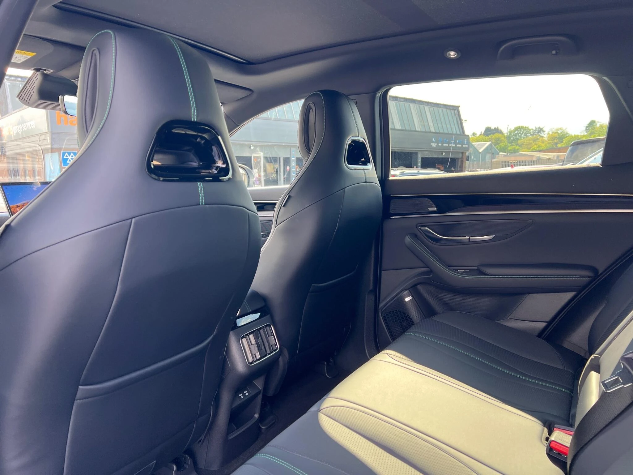 Vehicle image 15