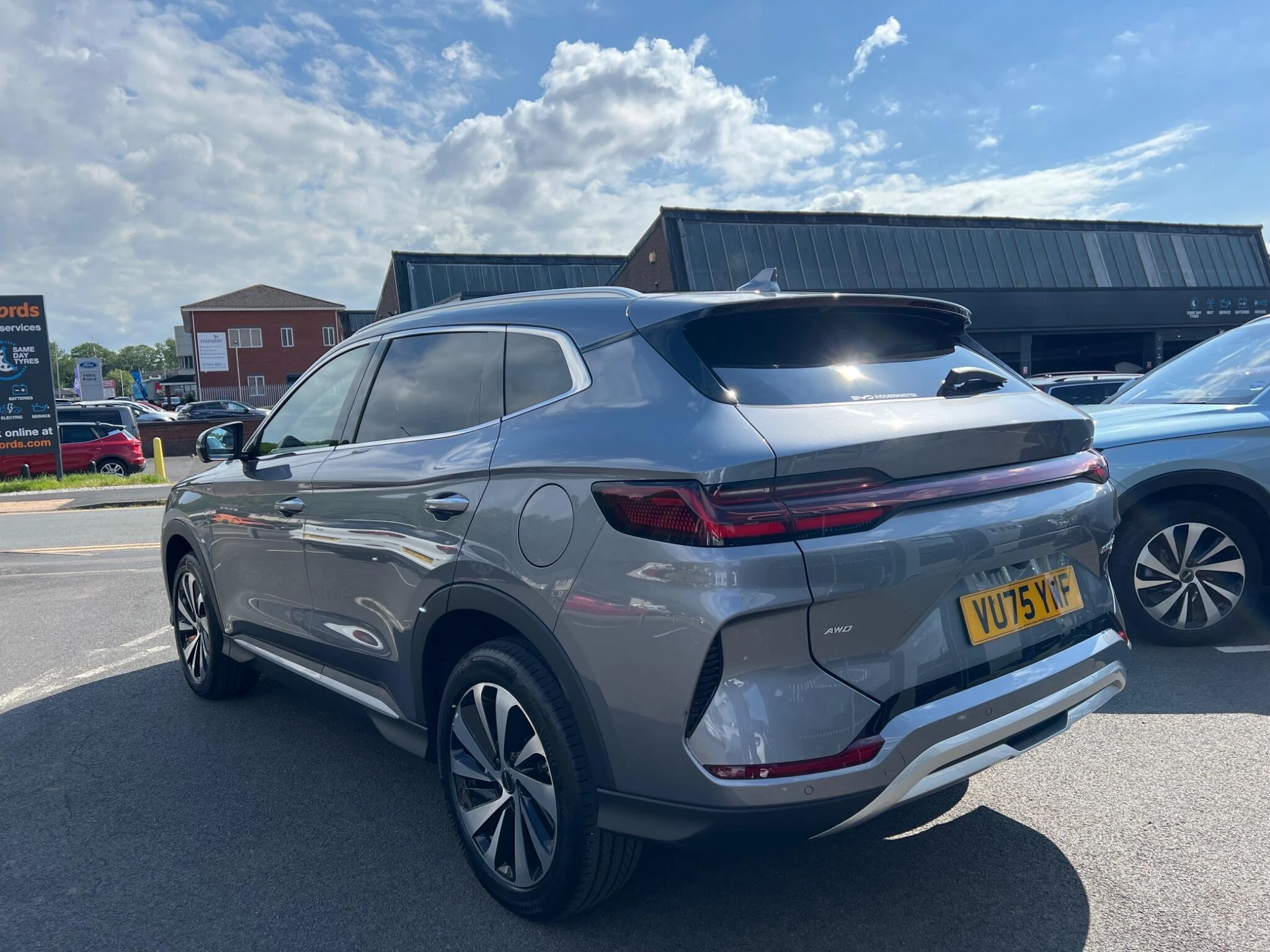Vehicle image 4