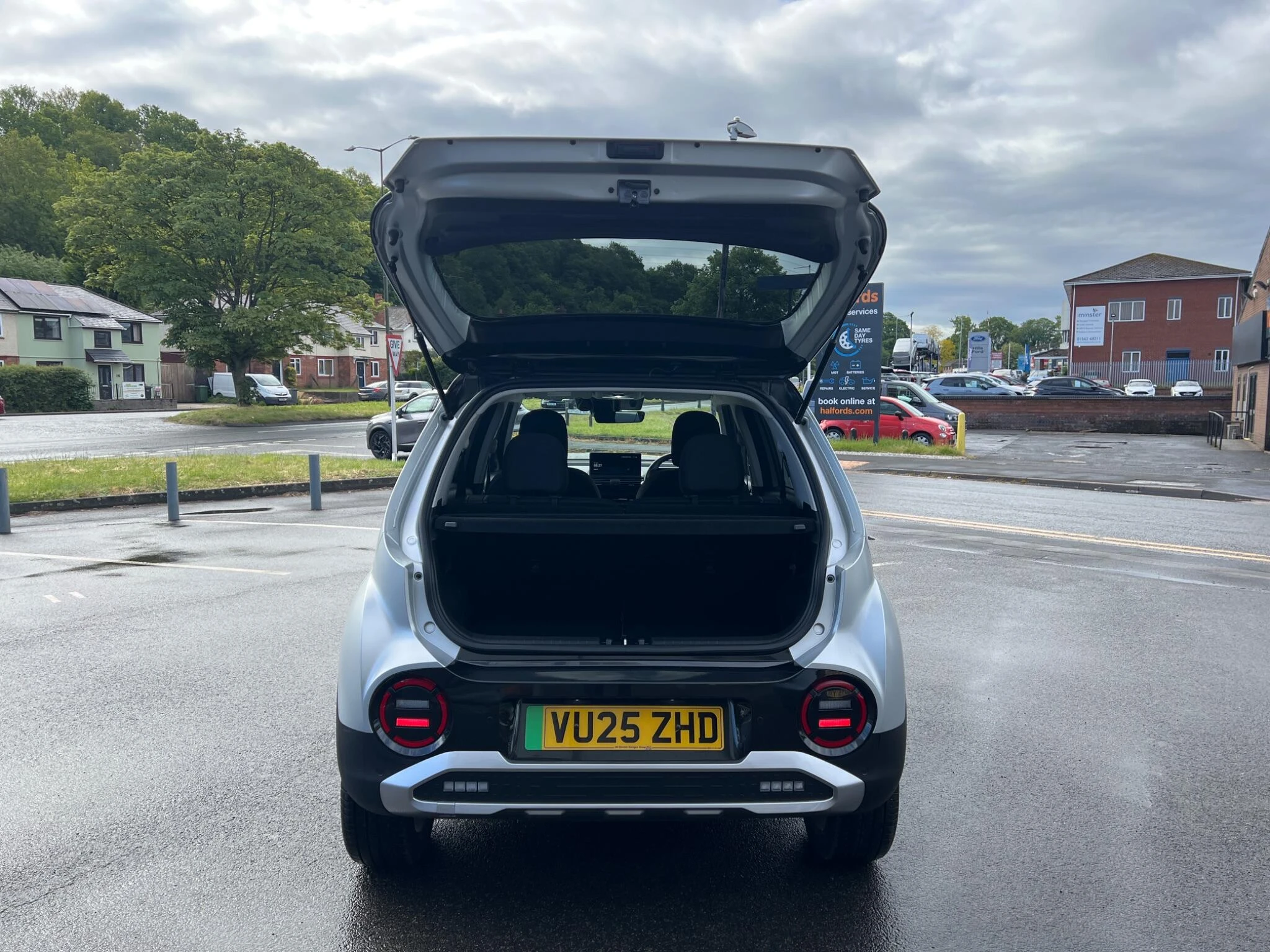 Vehicle image 8