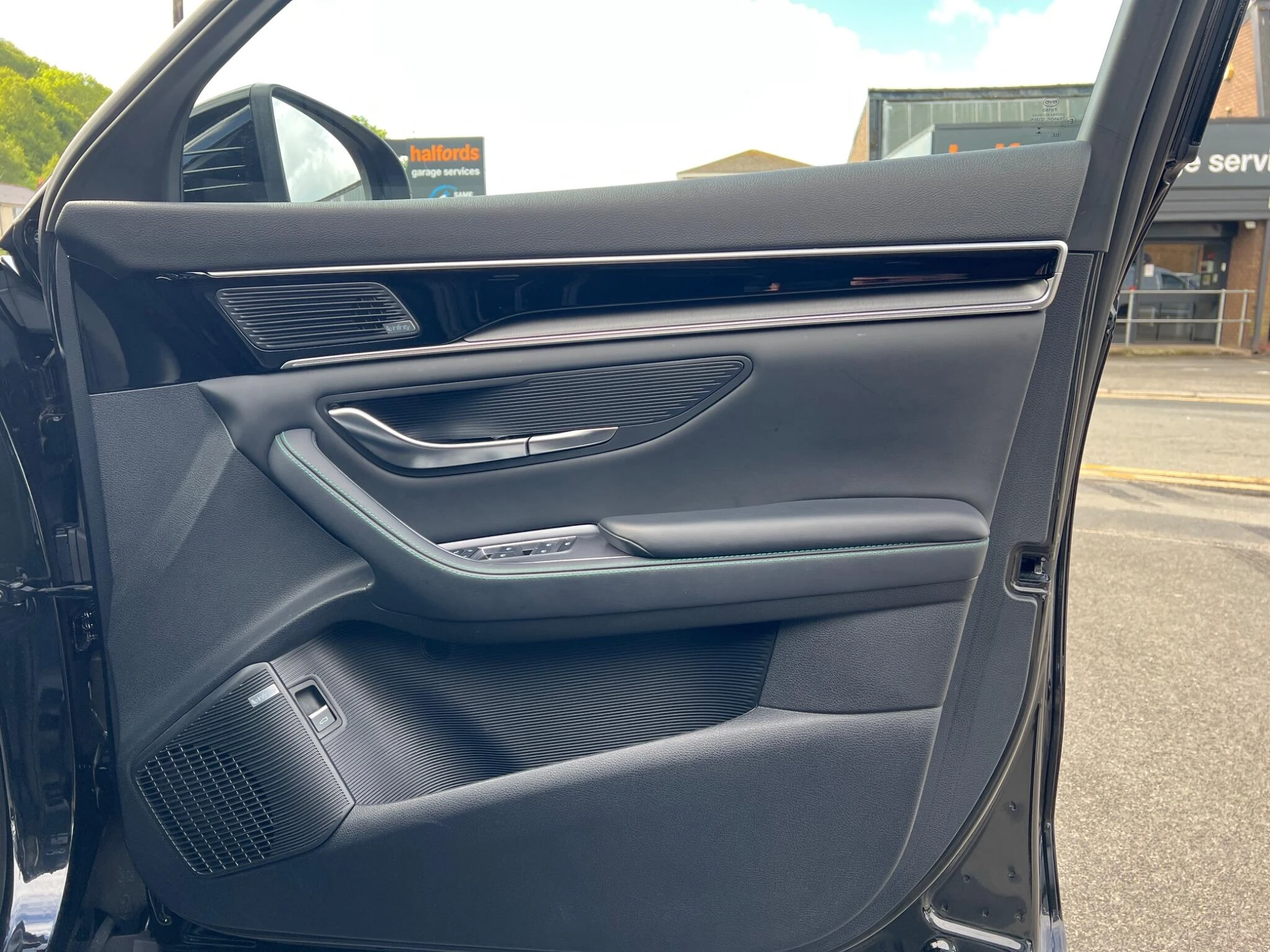 Vehicle image 31