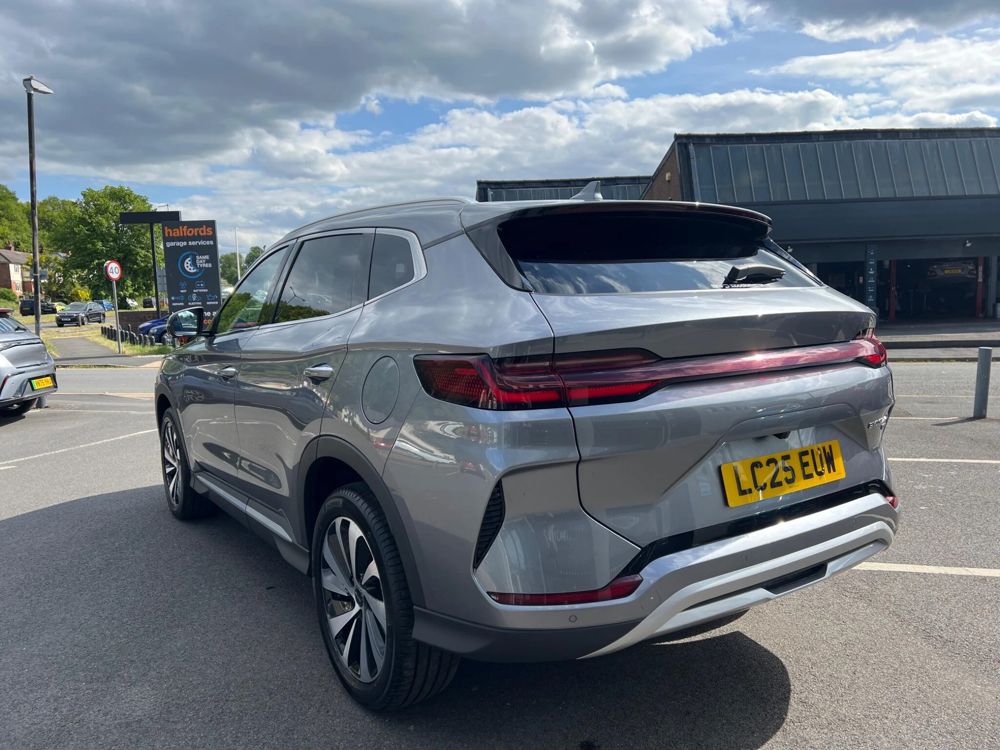 Vehicle image 4