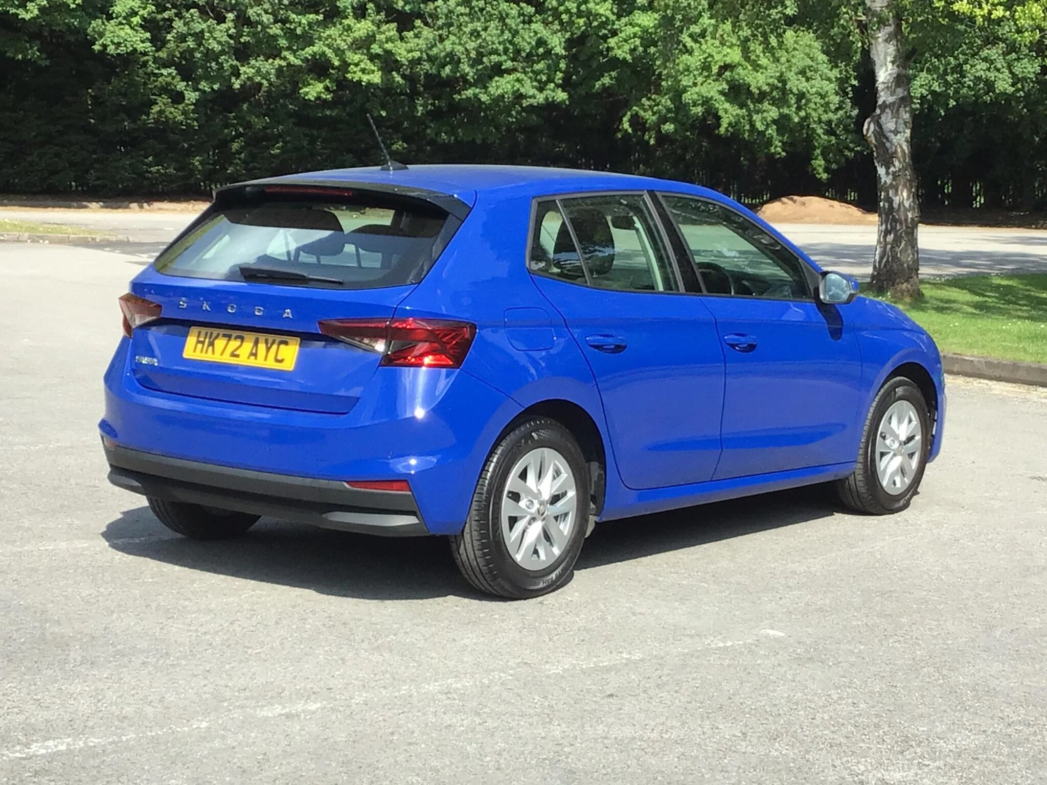 Vehicle image 19