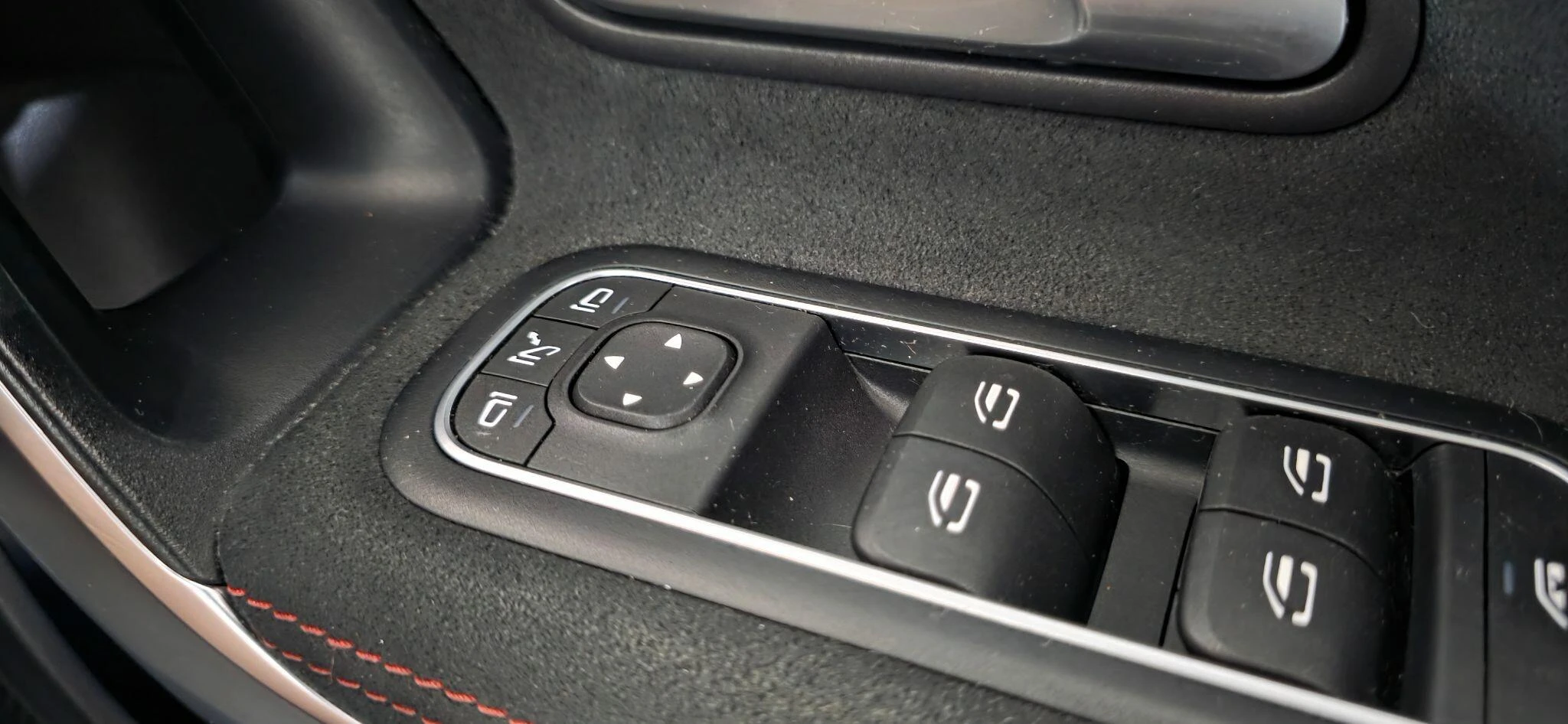 Vehicle image 32
