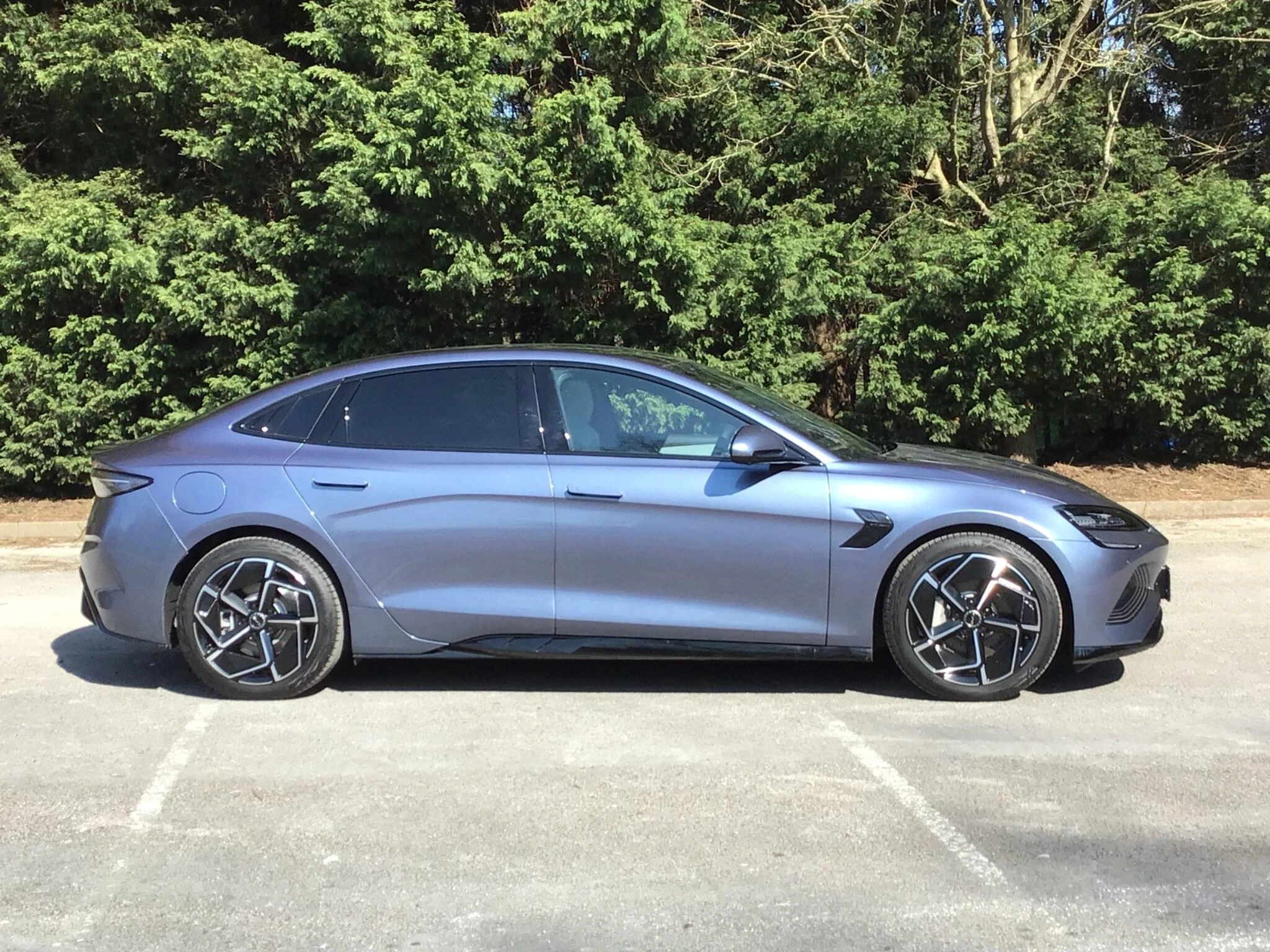 Vehicle image 16
