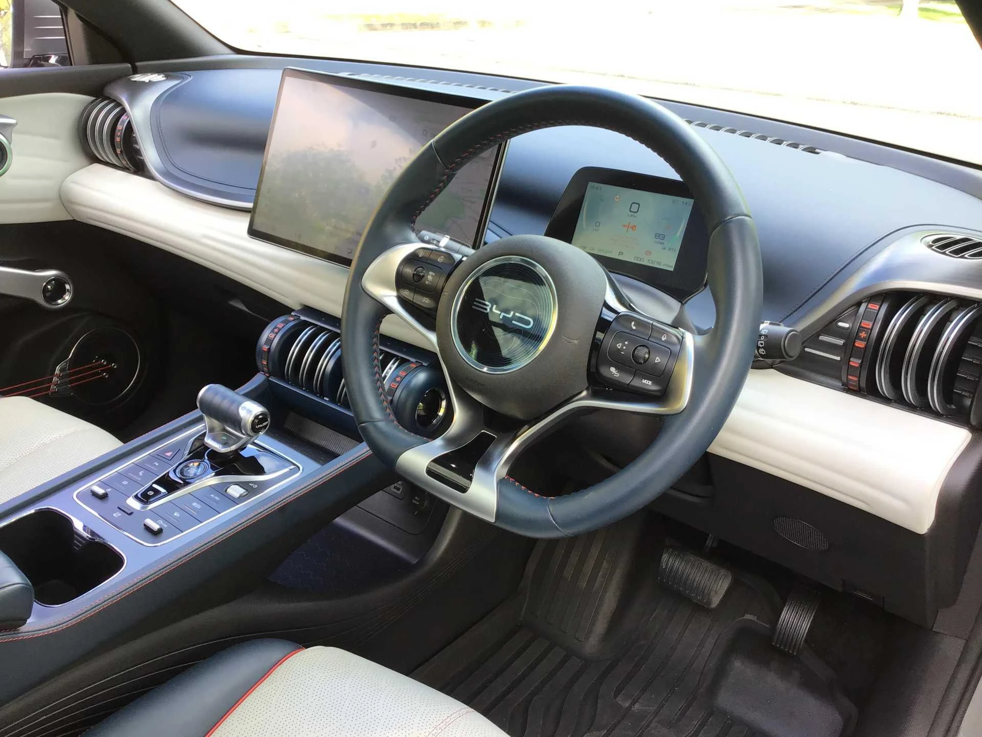 Vehicle image 16