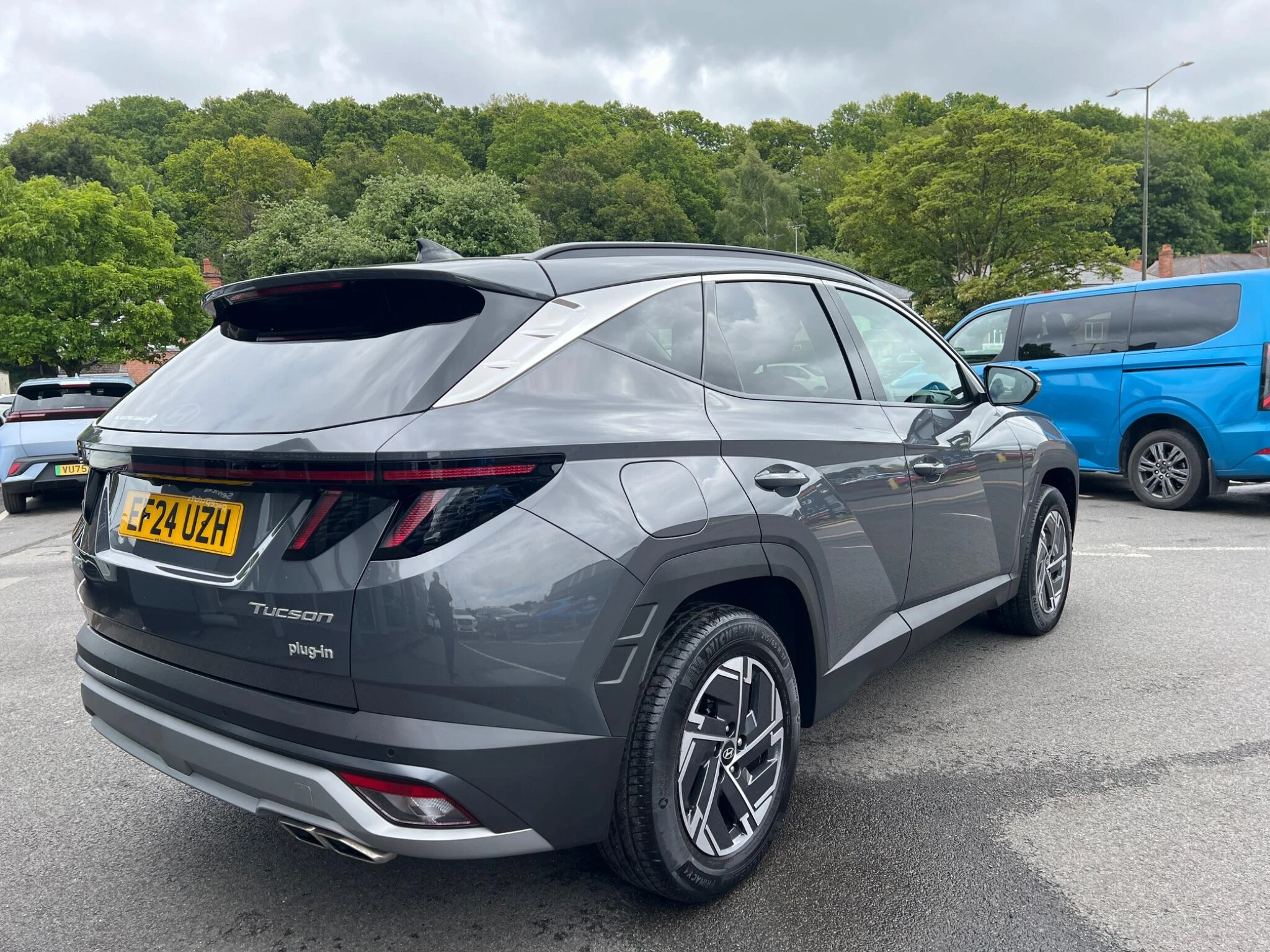 Vehicle image 14