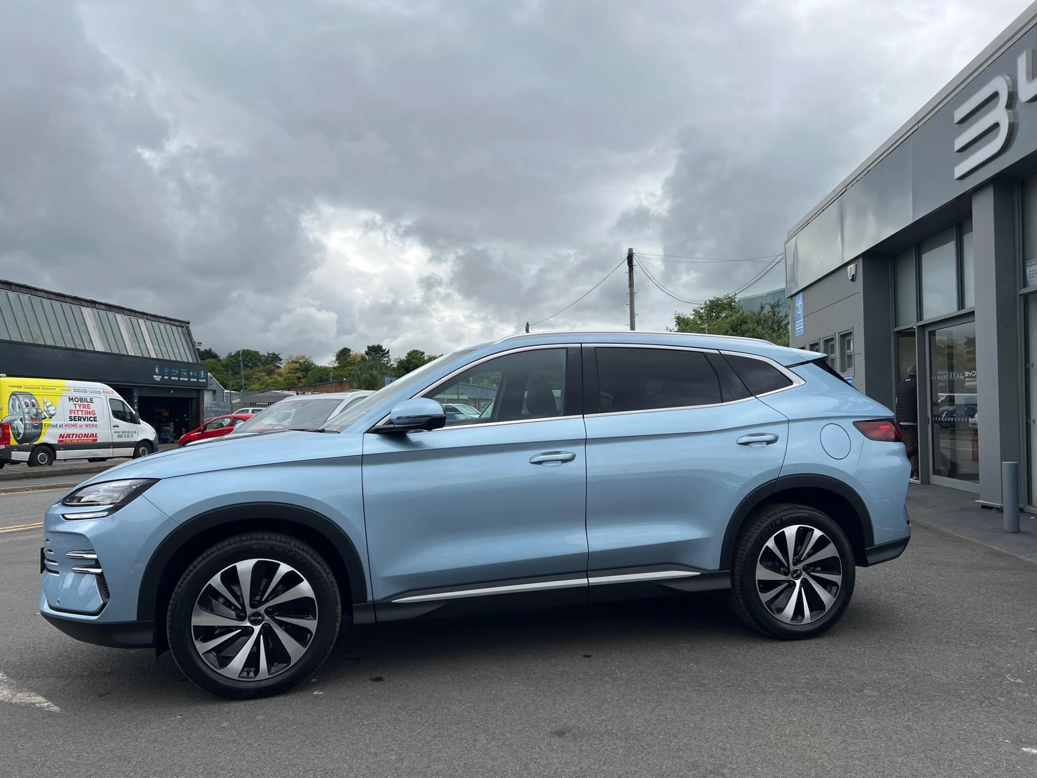 Vehicle image 13