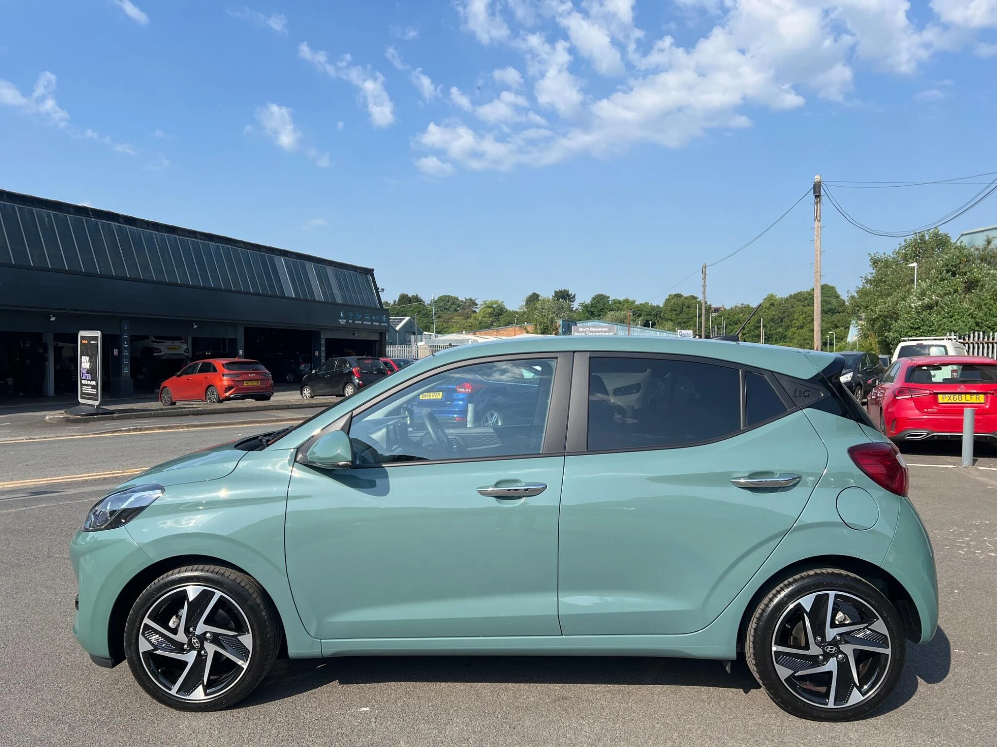 Vehicle image 10