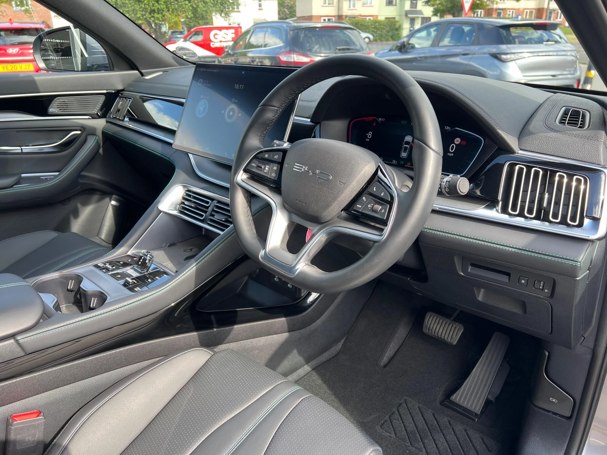 Vehicle image 19
