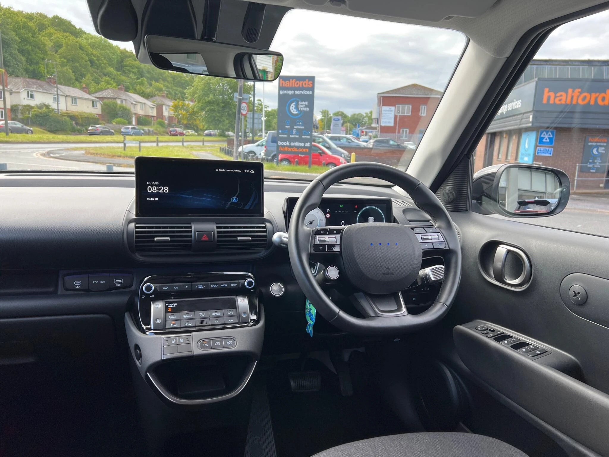 Vehicle image 13