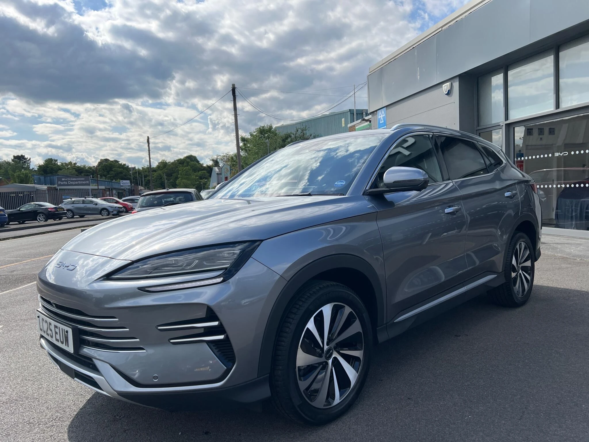 Vehicle image 6