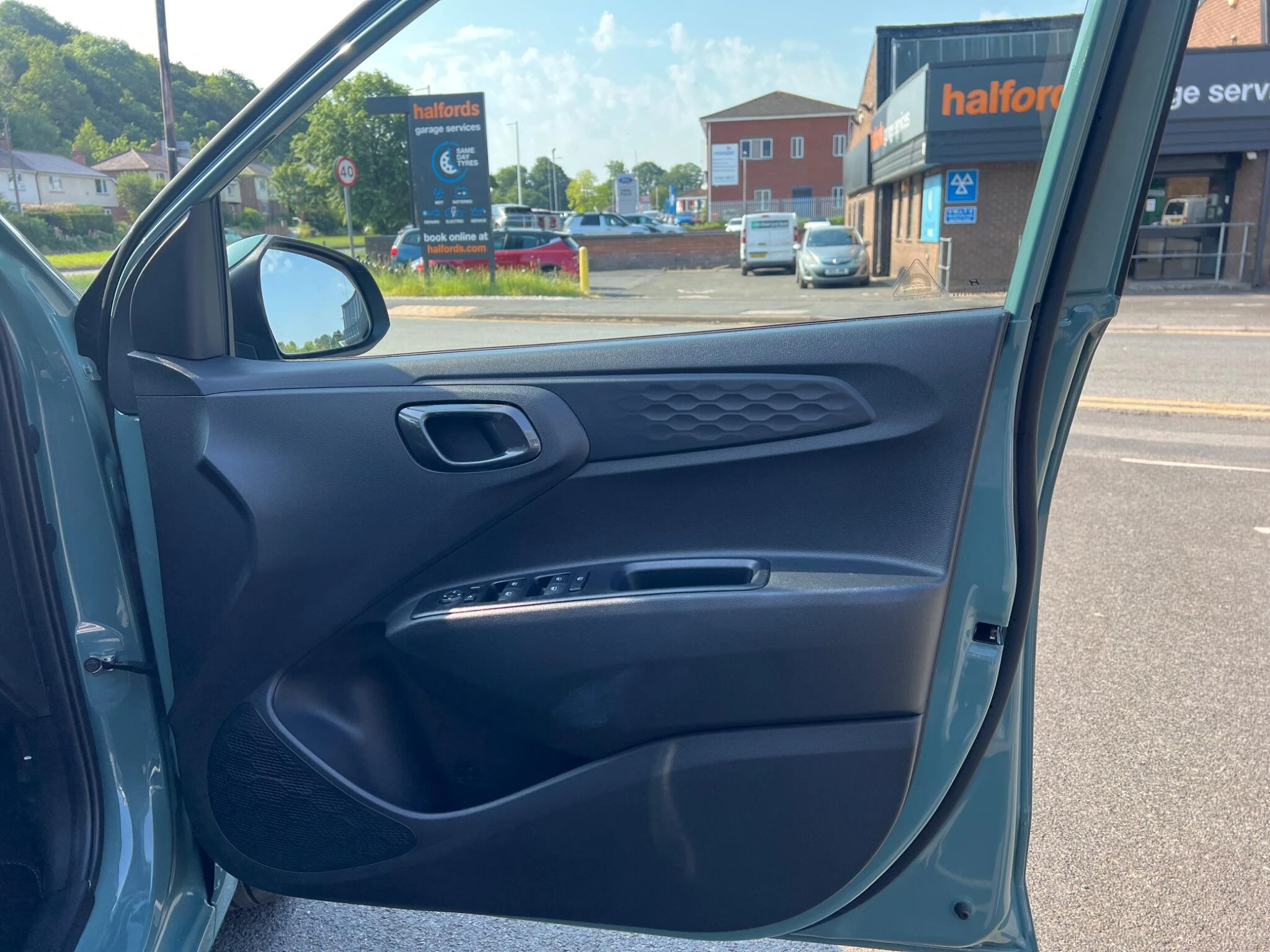 Vehicle image 33
