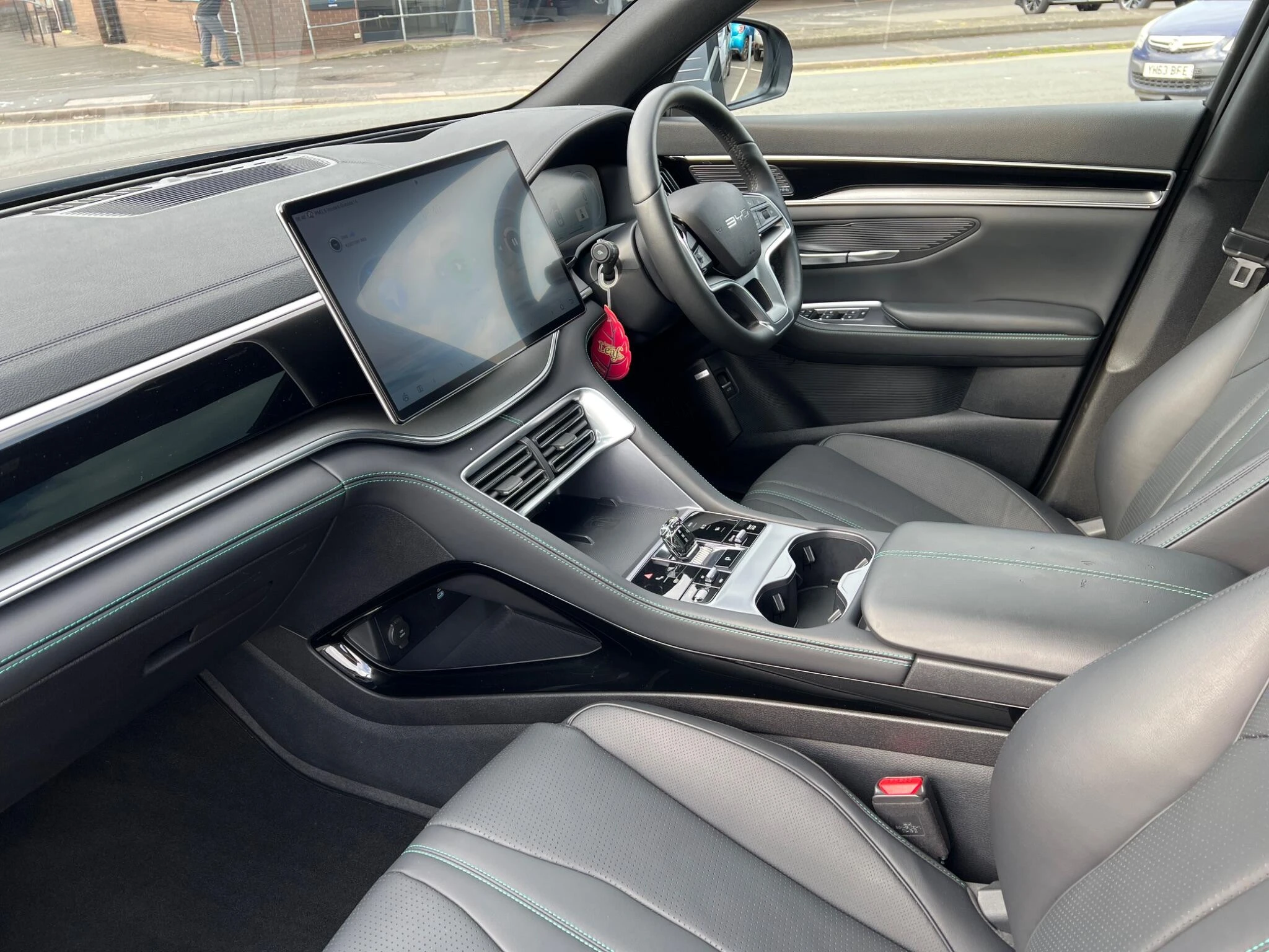 Vehicle image 14