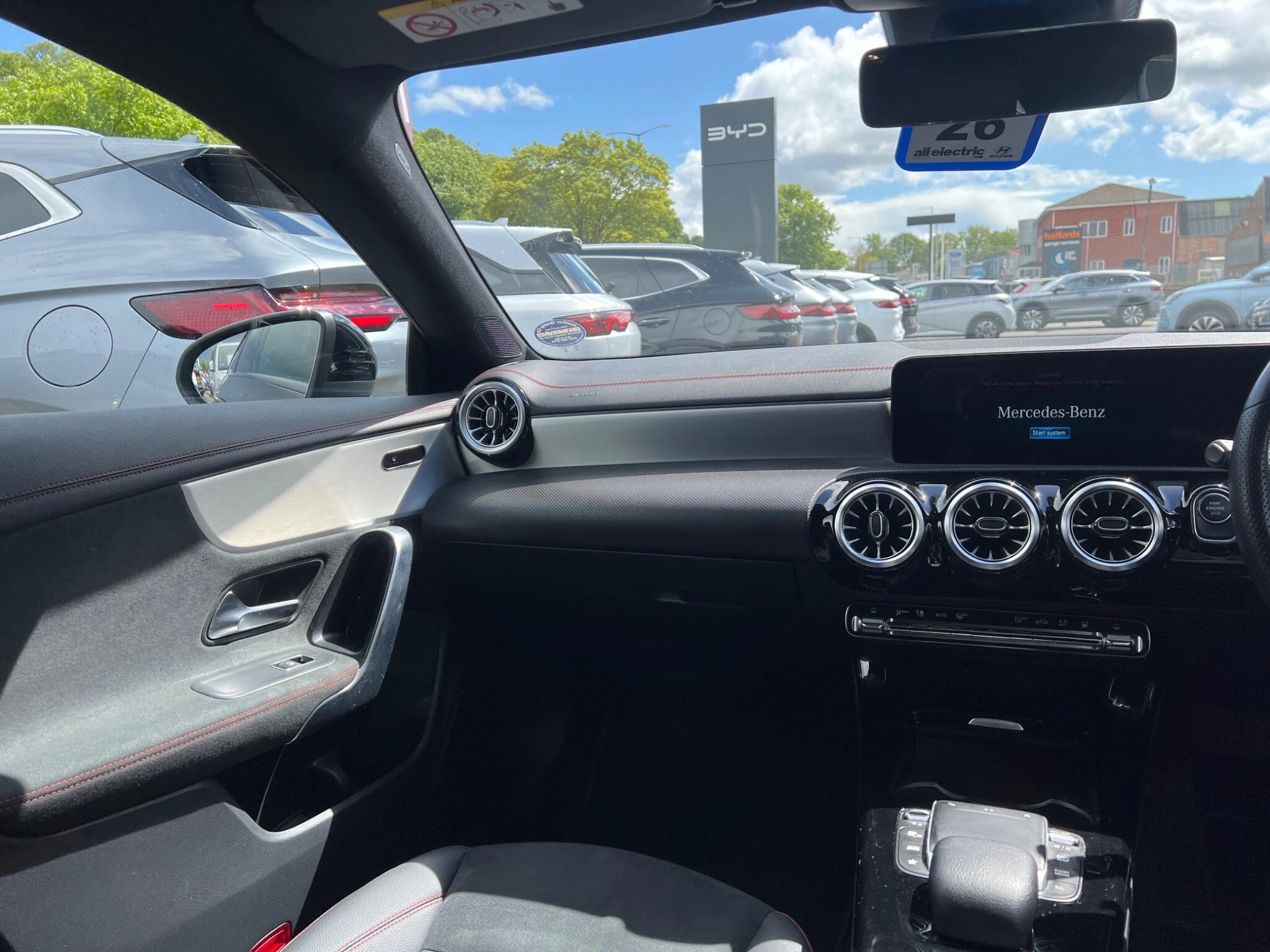 Vehicle image 25