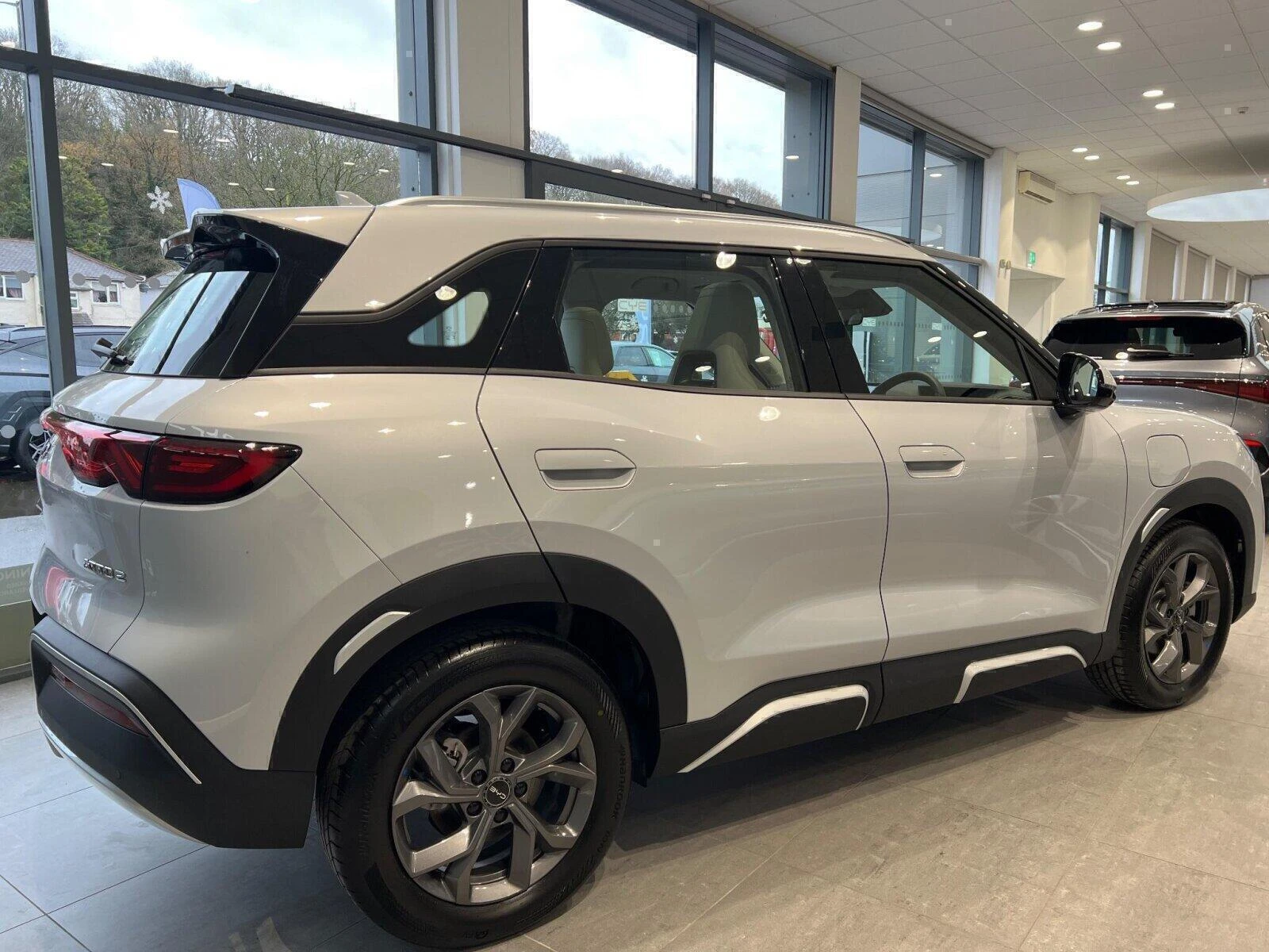 Vehicle image 16