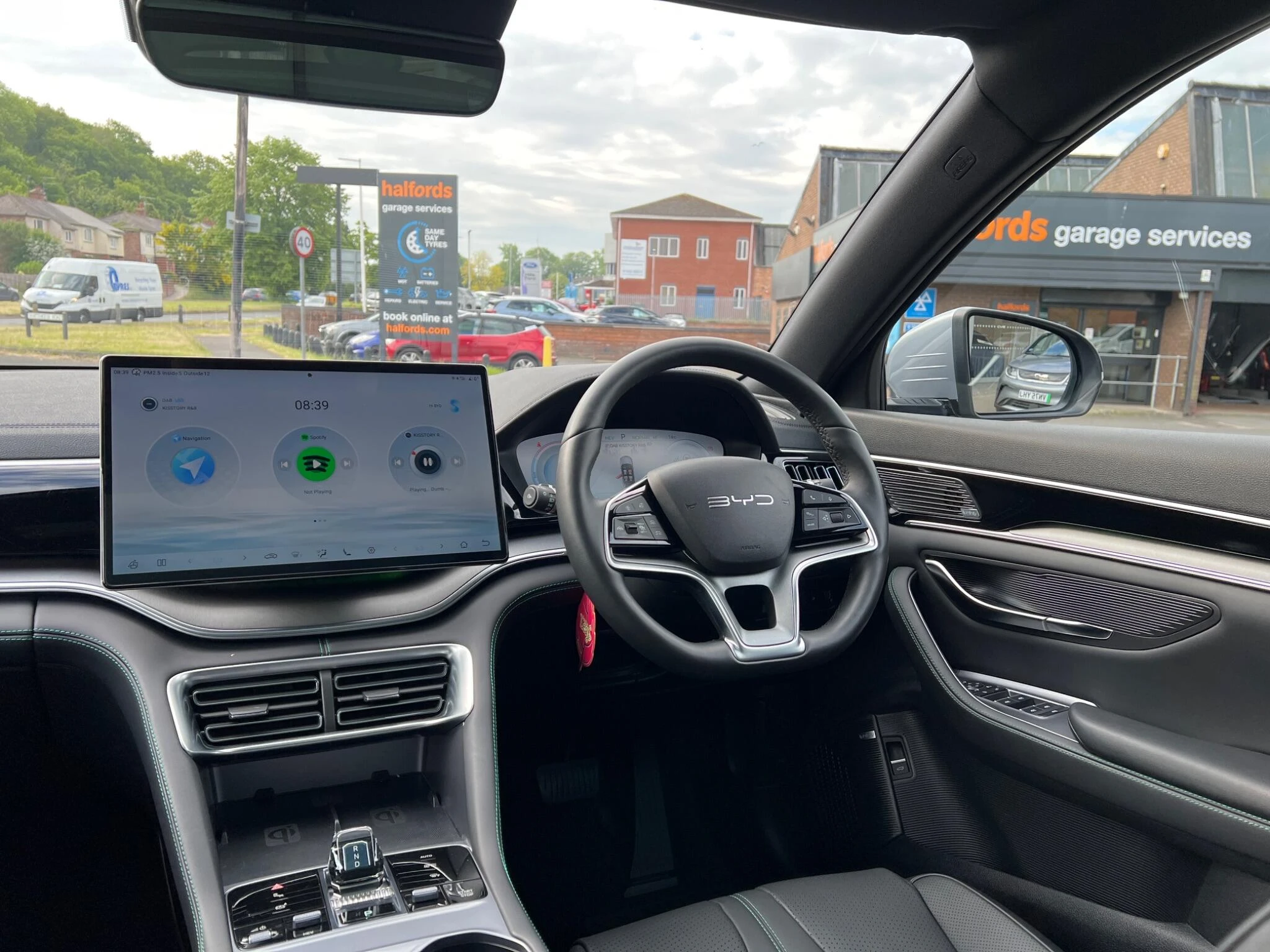 Vehicle image 13