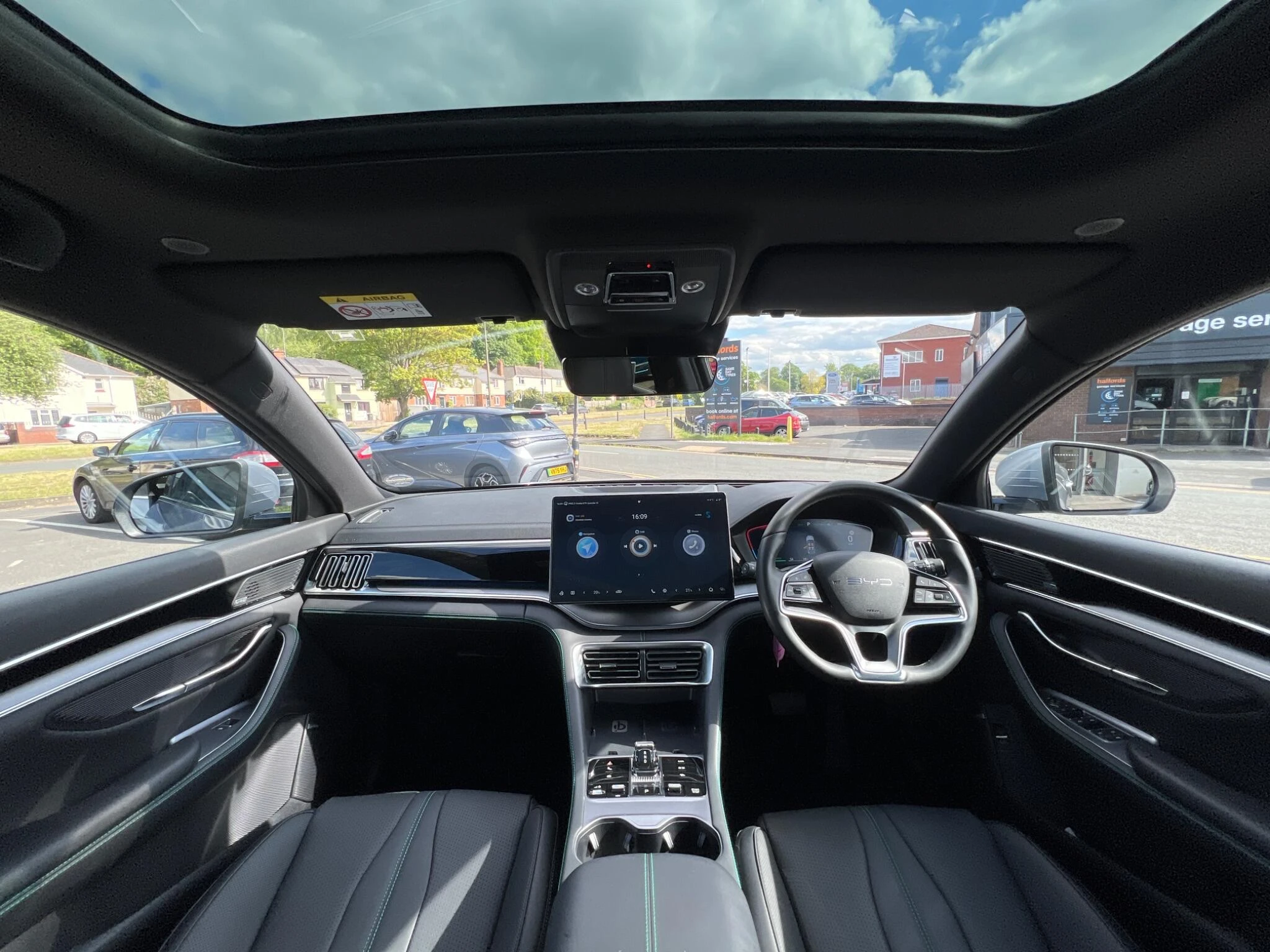 Vehicle image 17