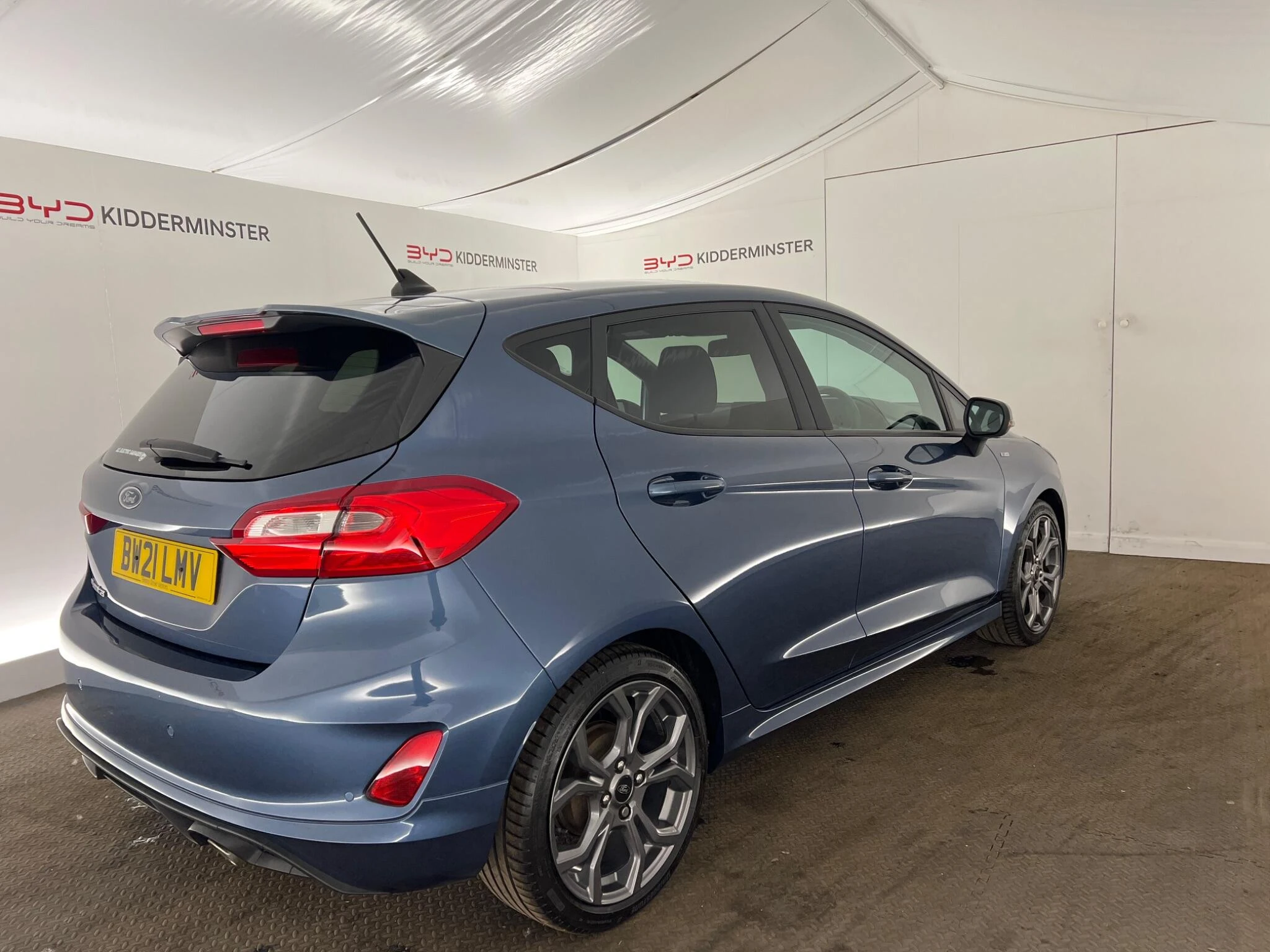 Vehicle image 9