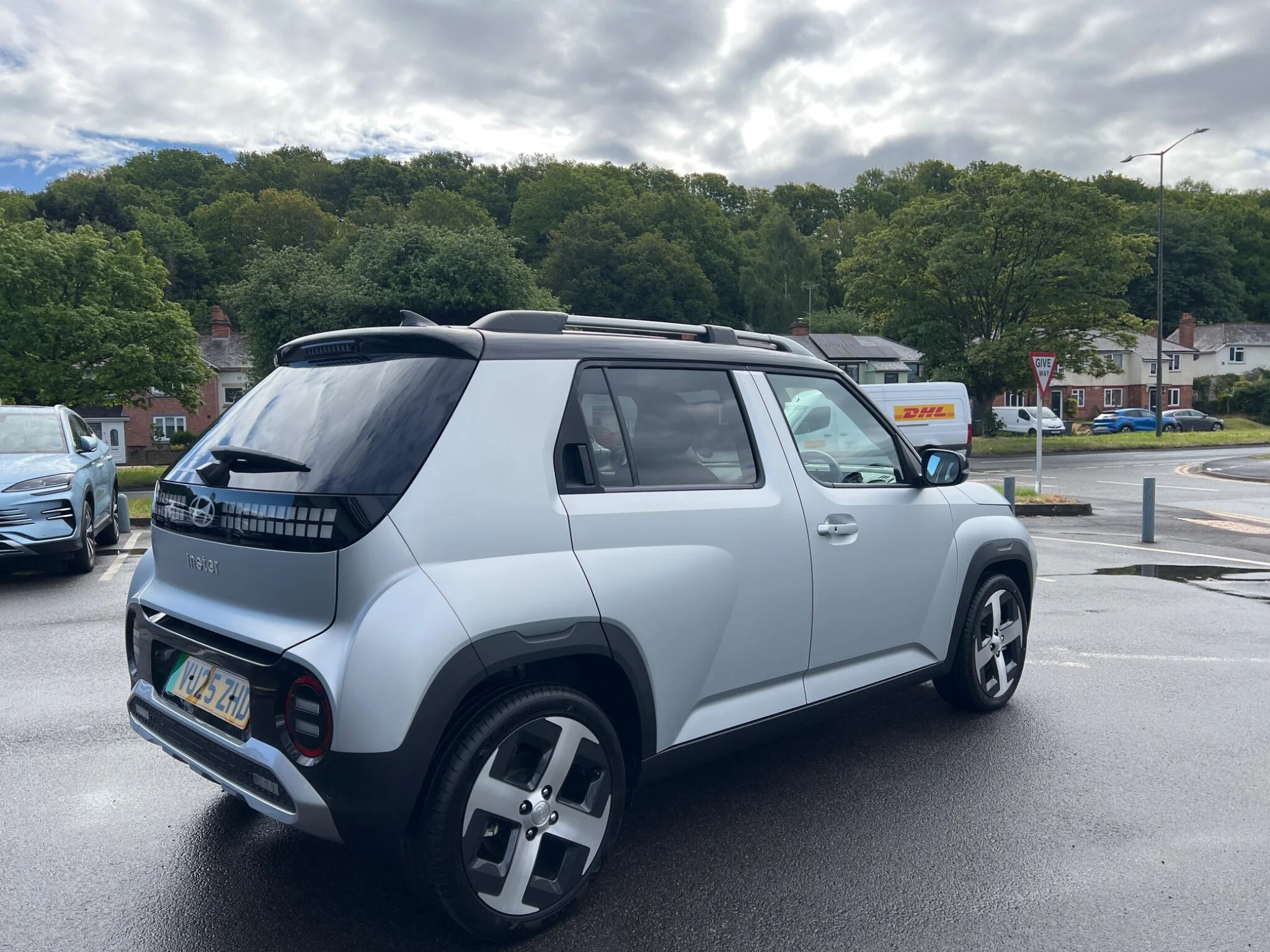 Vehicle image 42