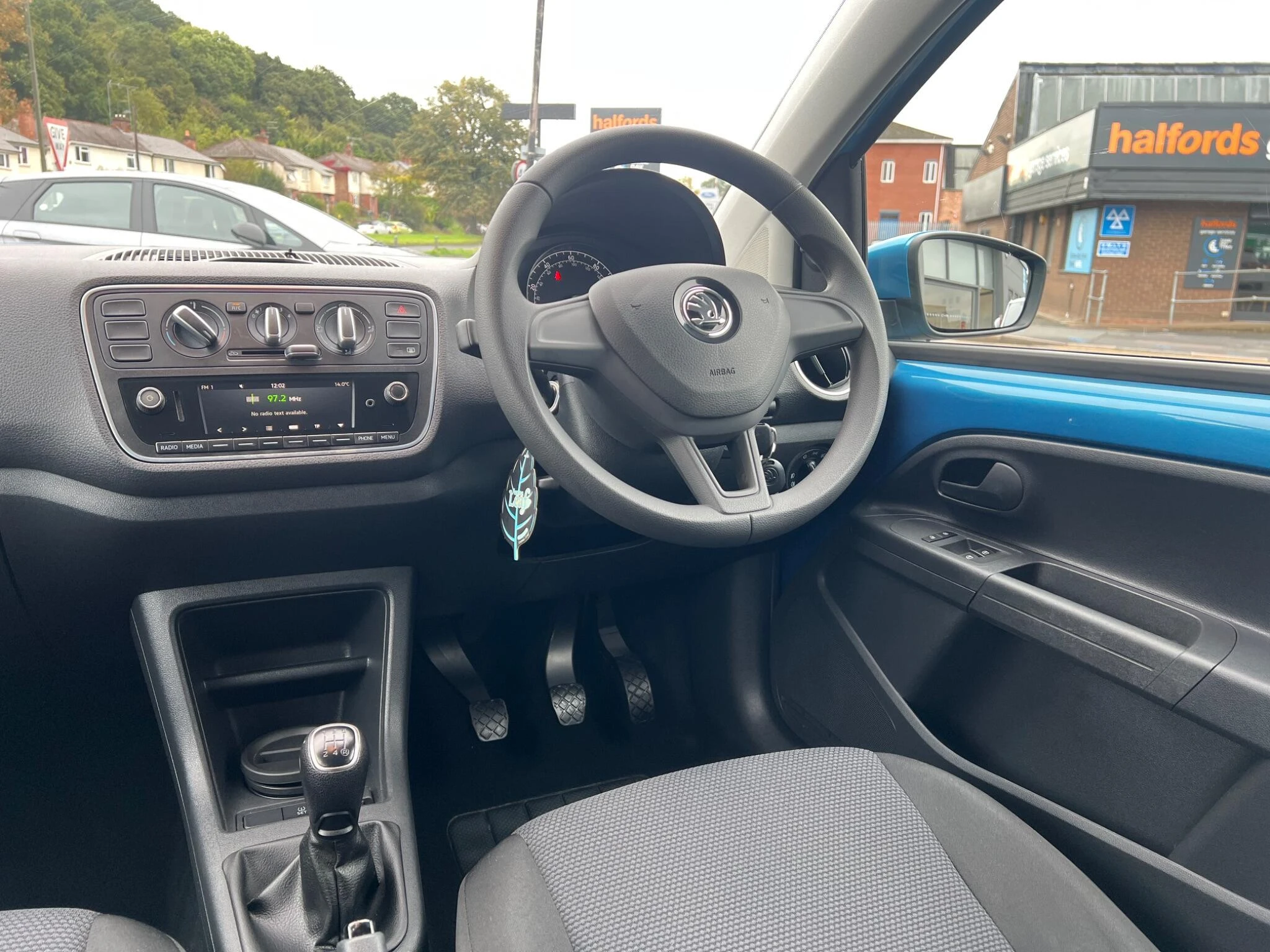 Vehicle image 19