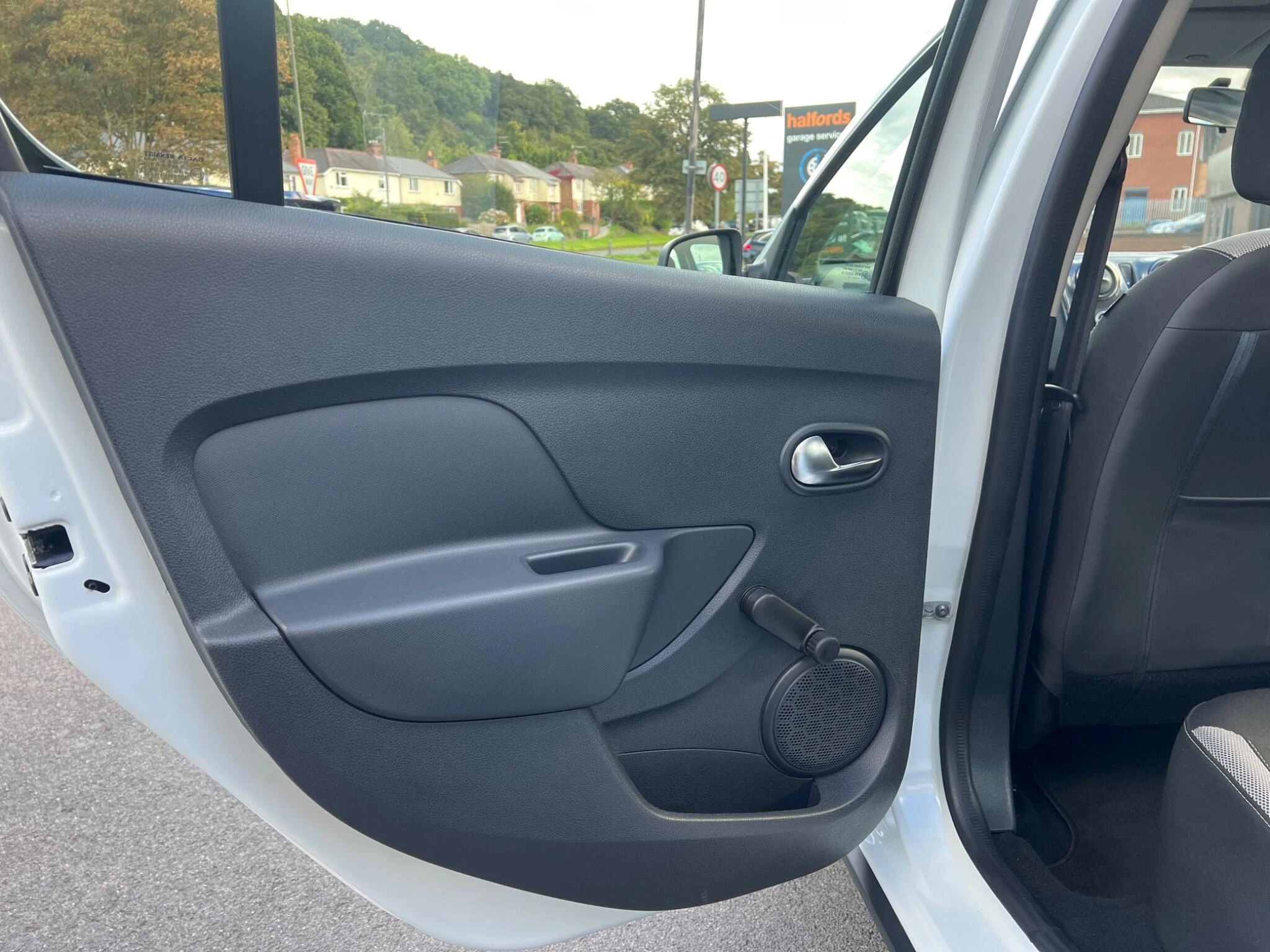 Vehicle image 35