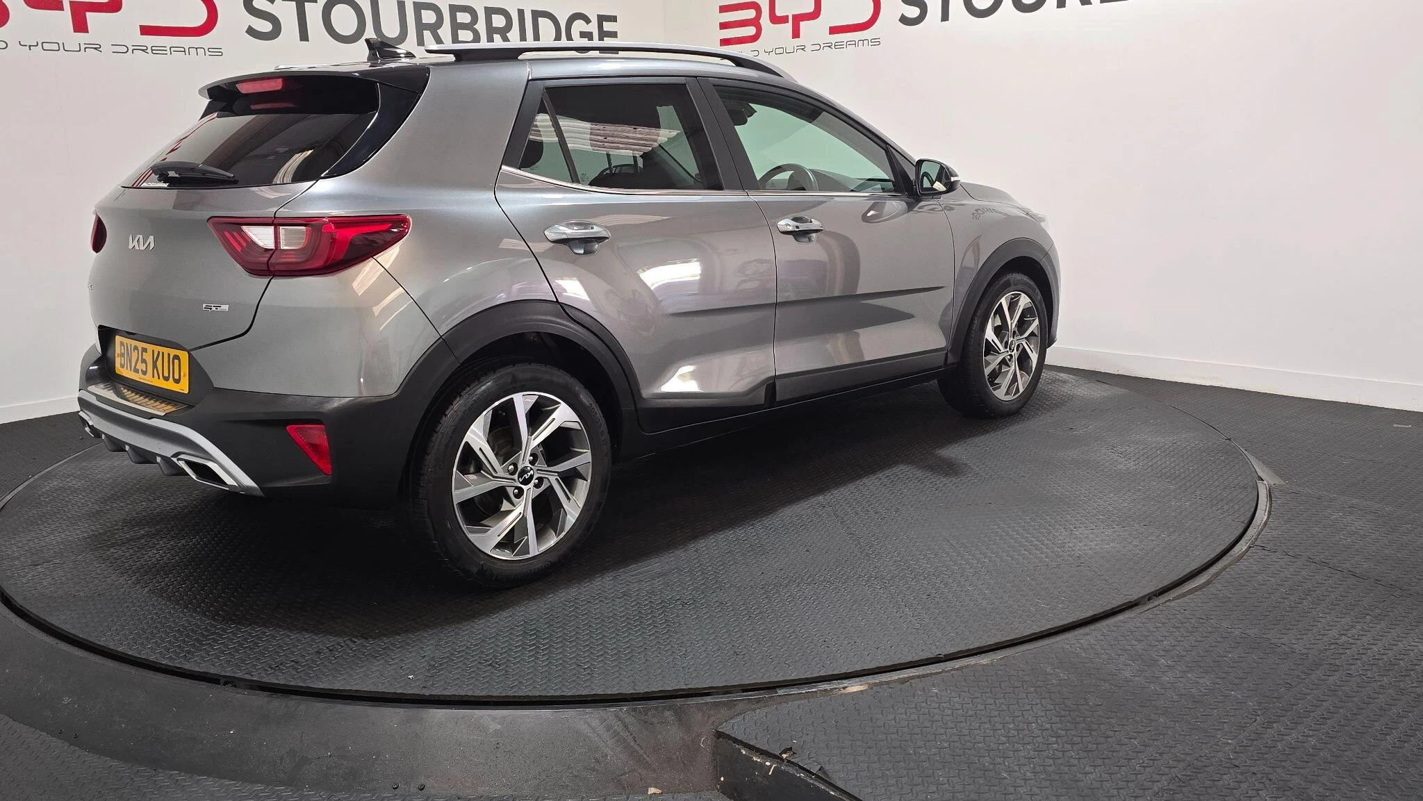 Vehicle image 15