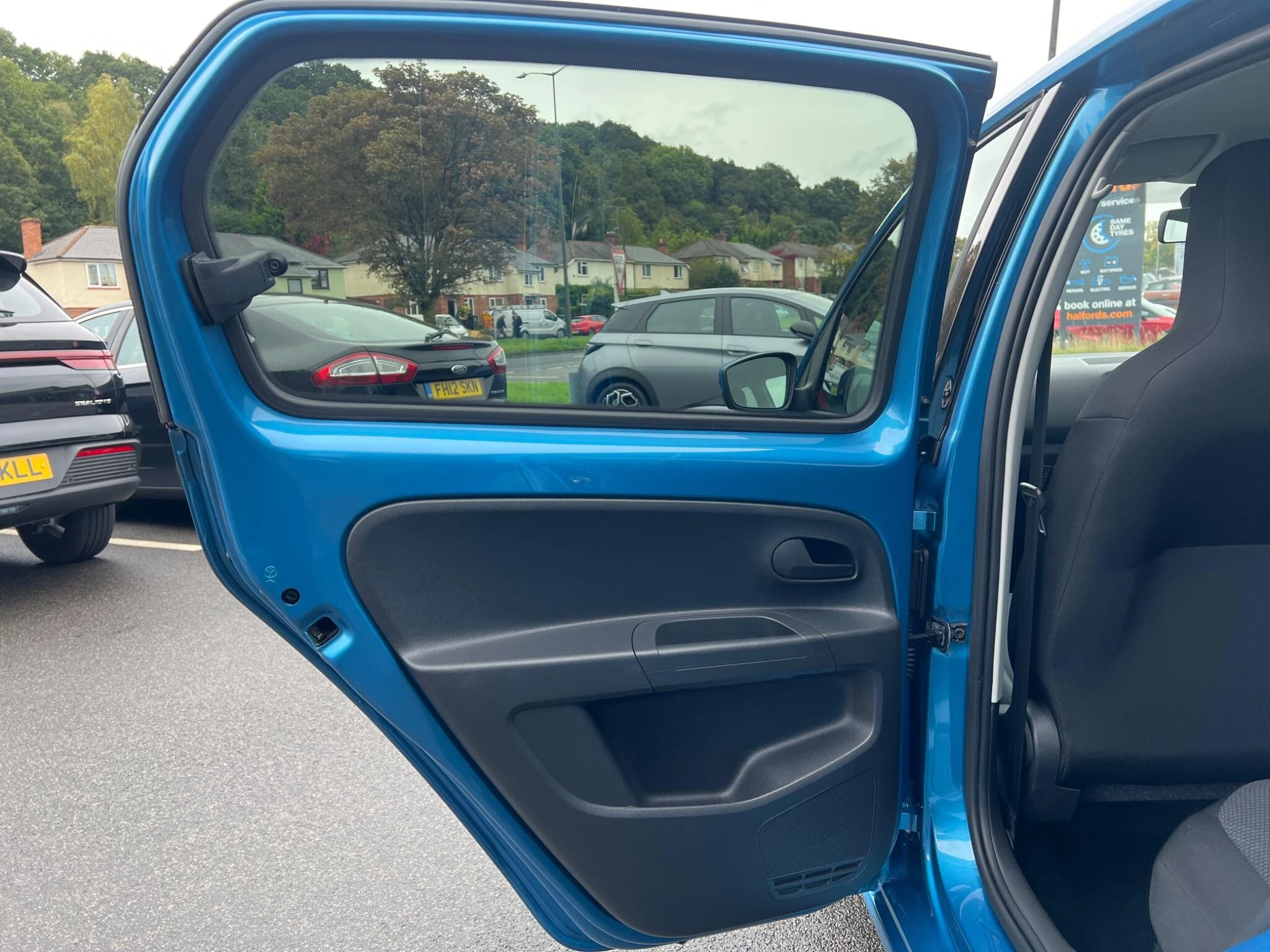 Vehicle image 33
