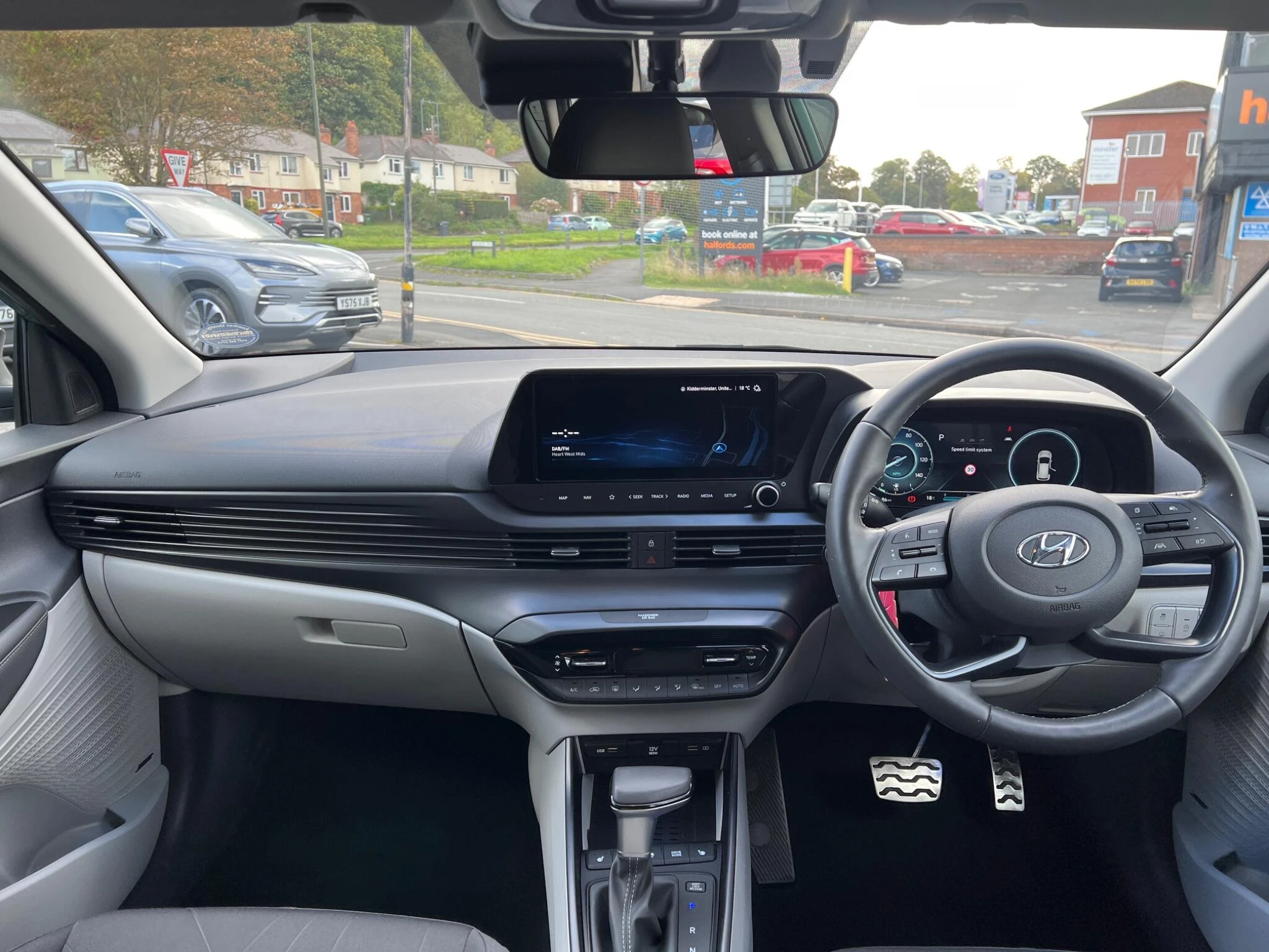 Vehicle image 16