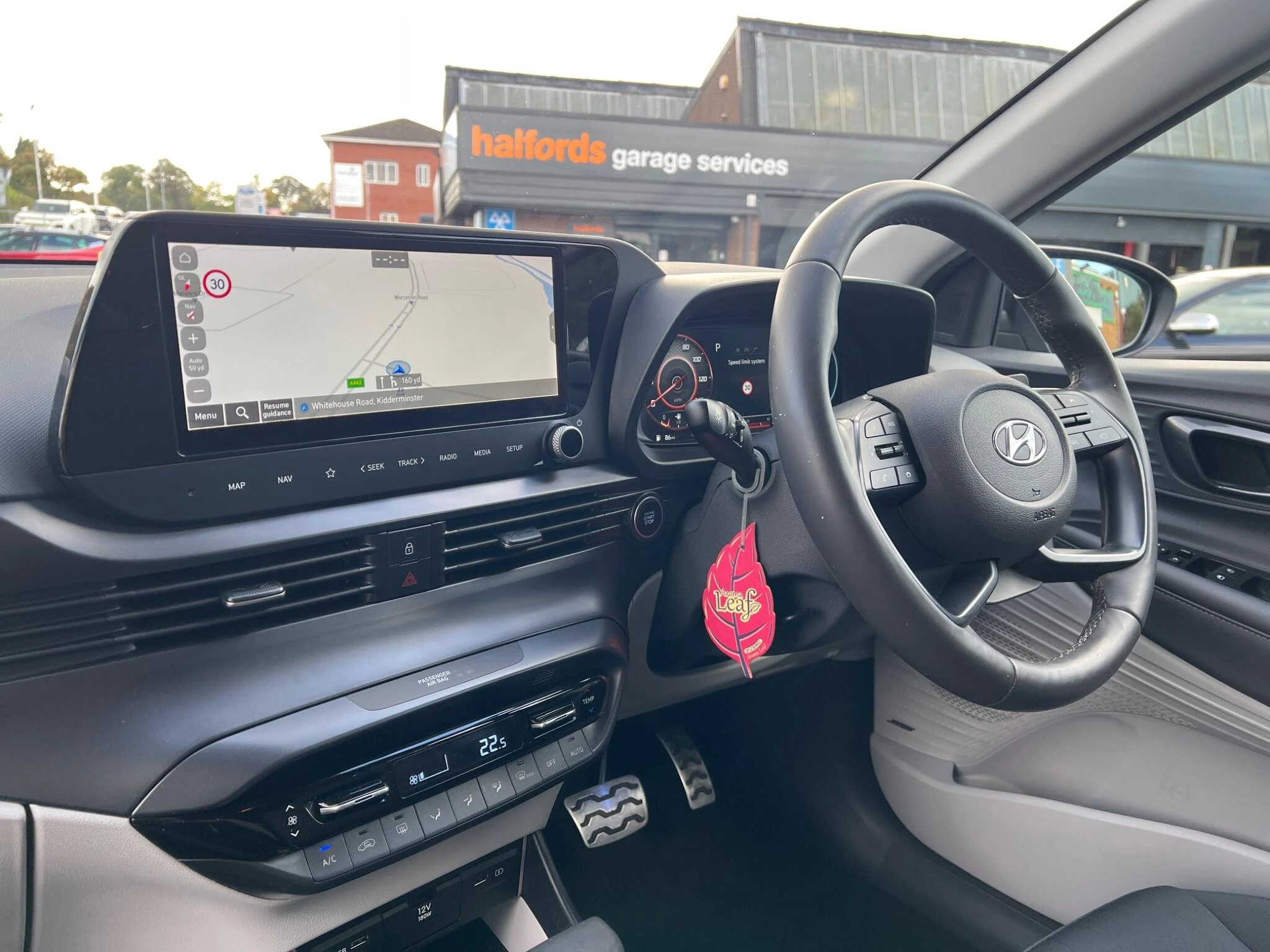 Vehicle image 19