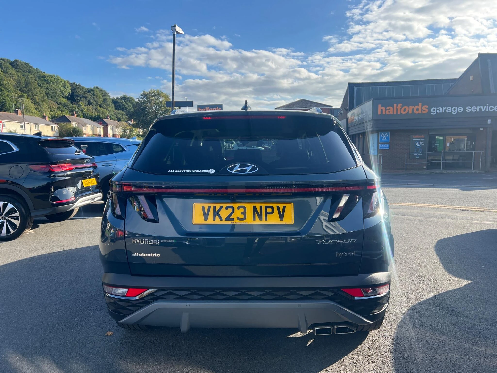 Vehicle image 10