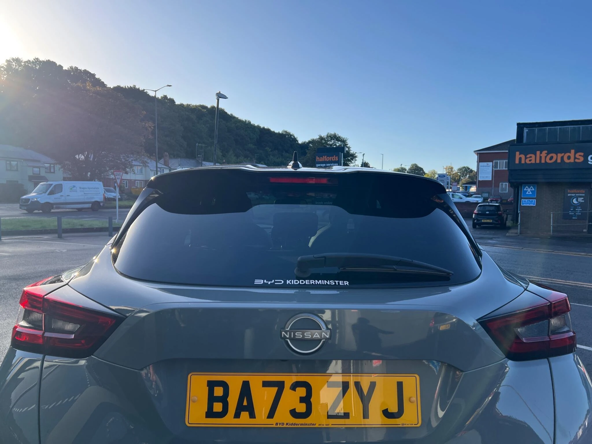 Vehicle image 10