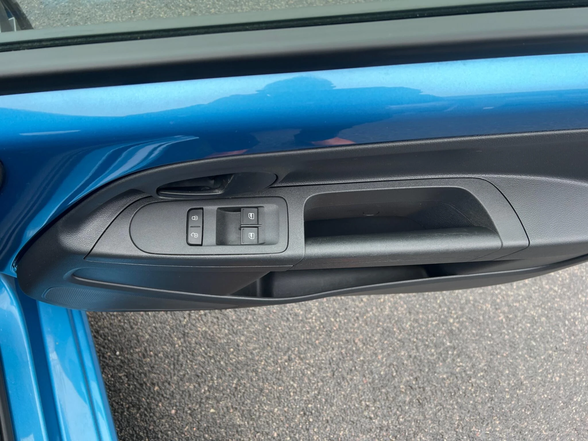 Vehicle image 34