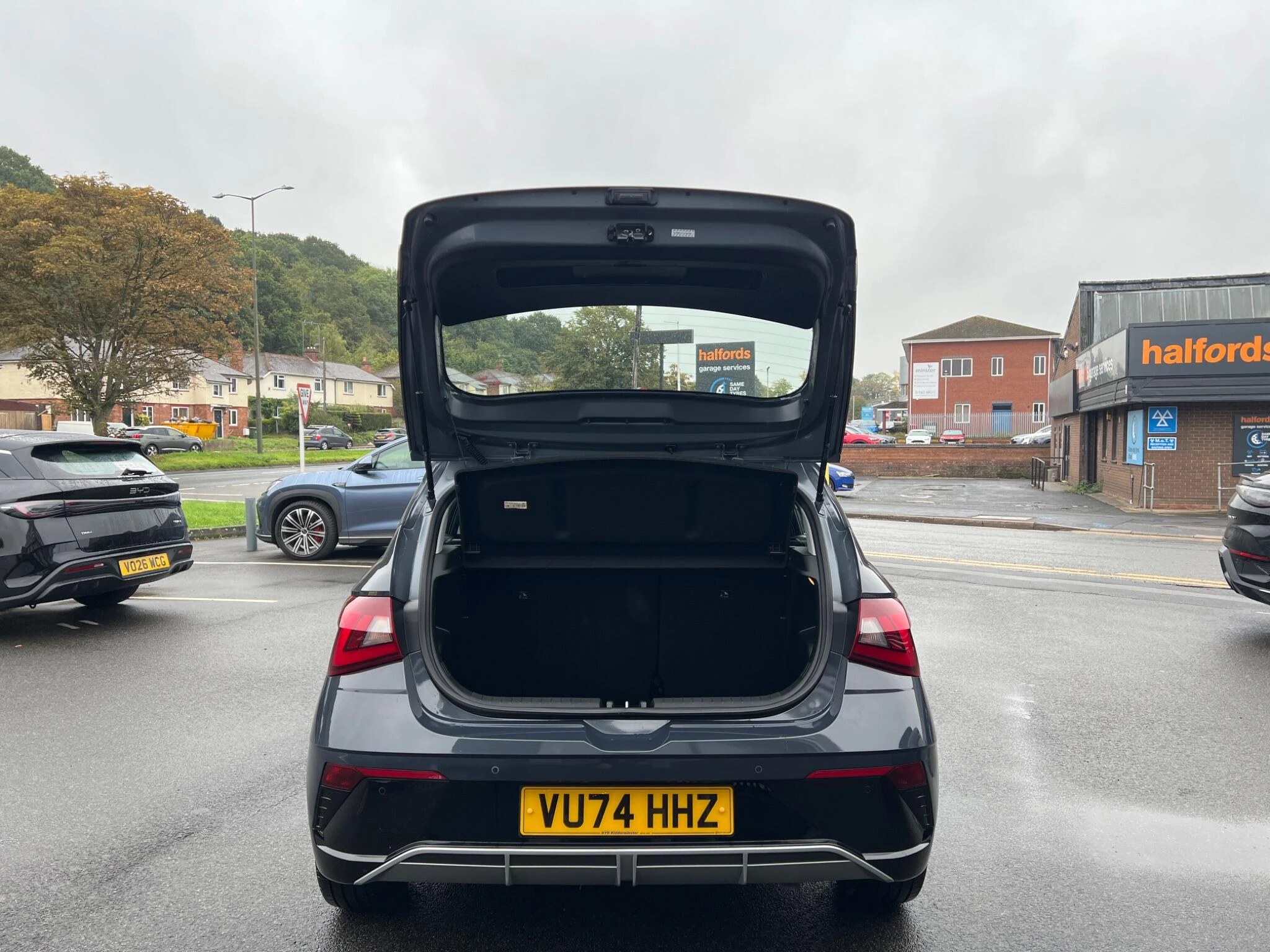 Vehicle image 12