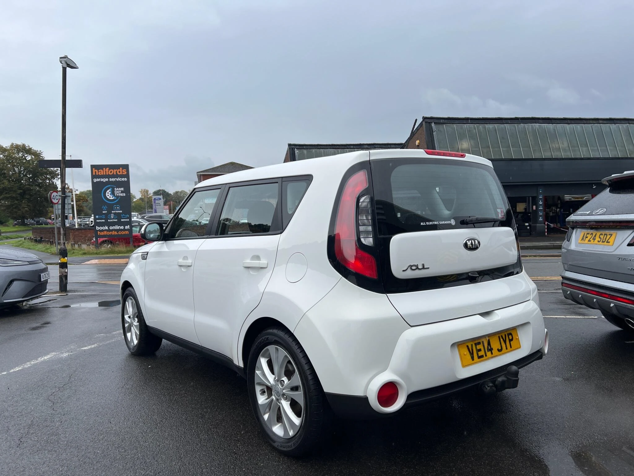 Vehicle image 4
