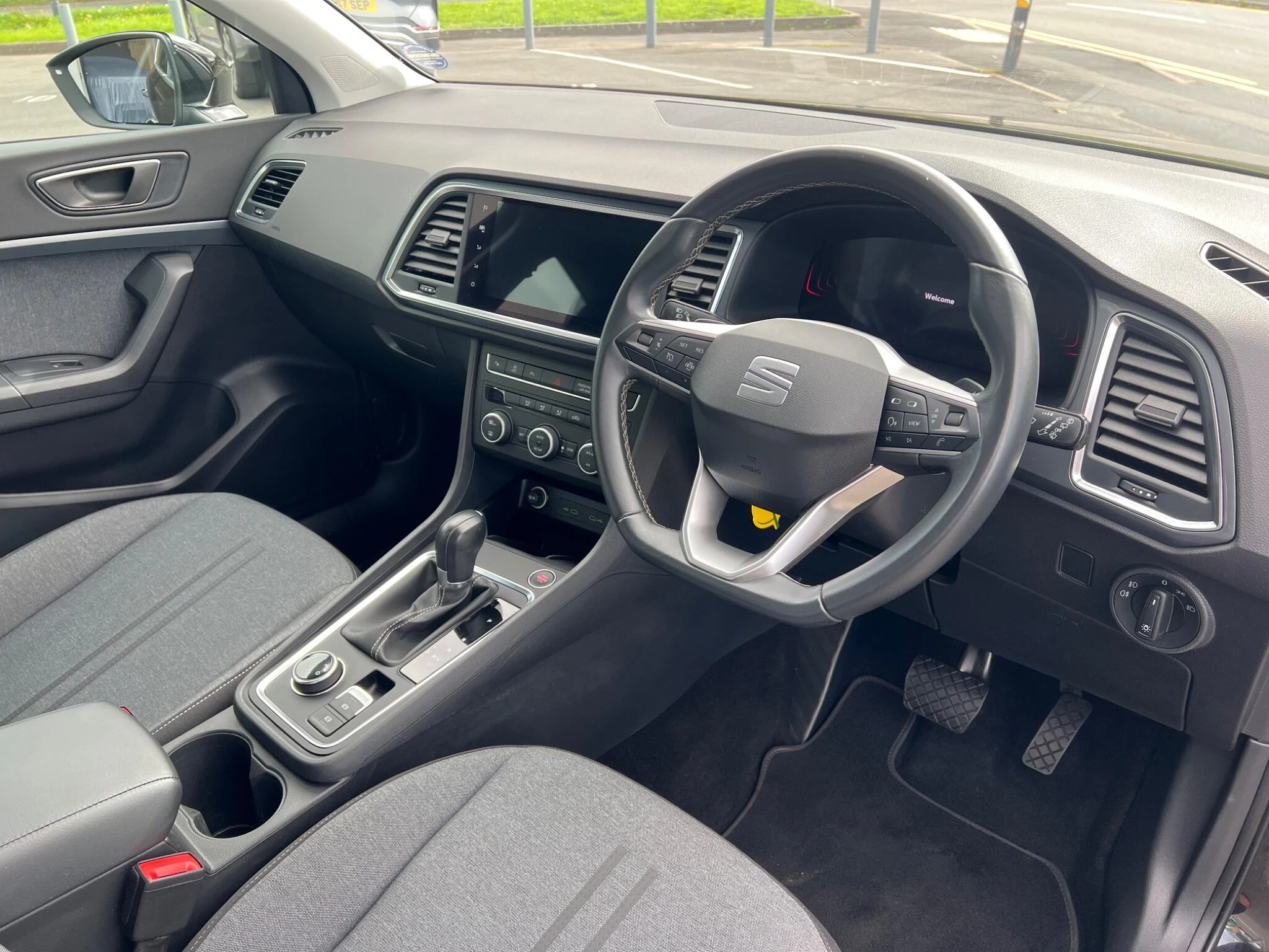 Vehicle image 28