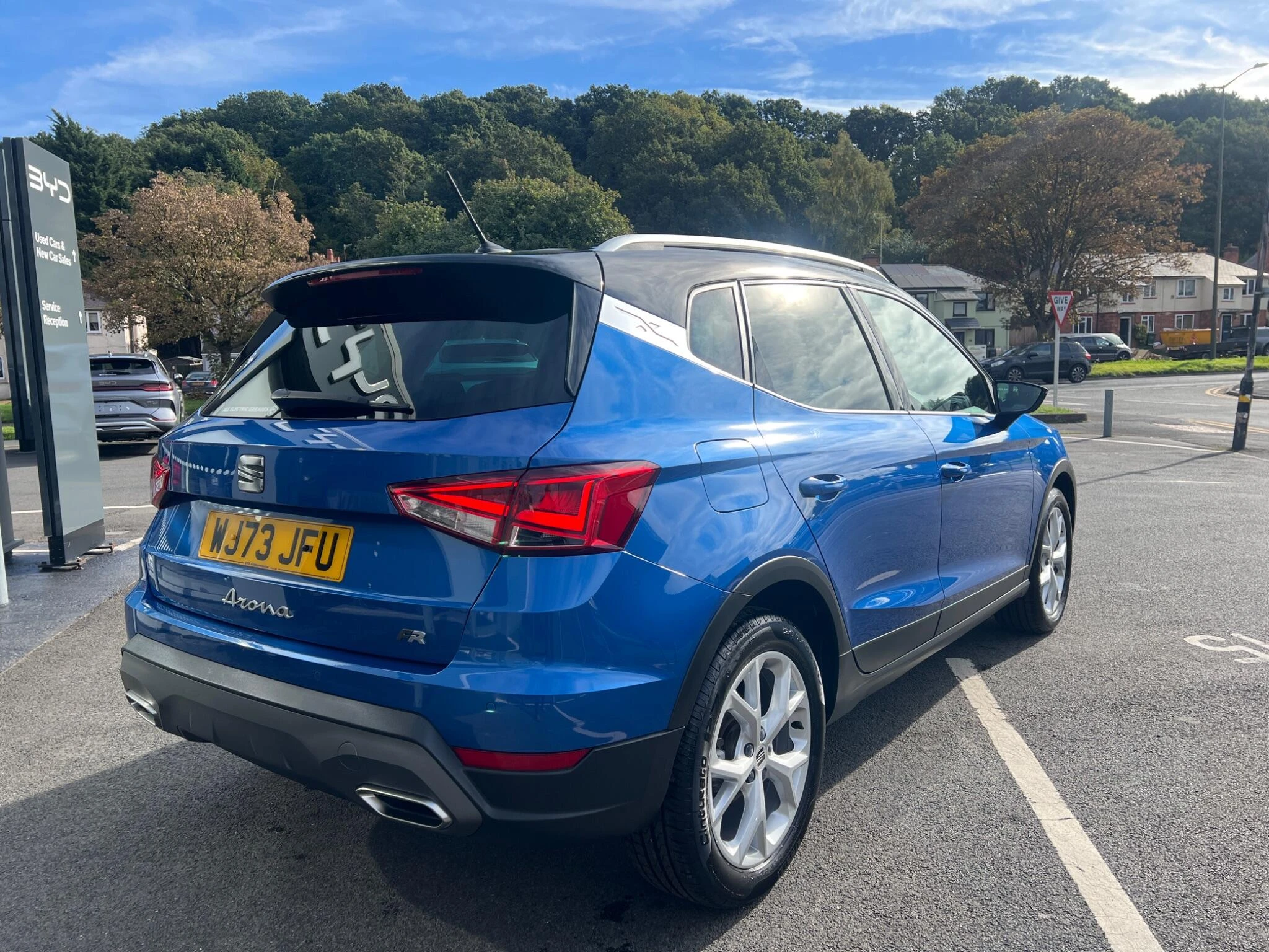 Vehicle image 14