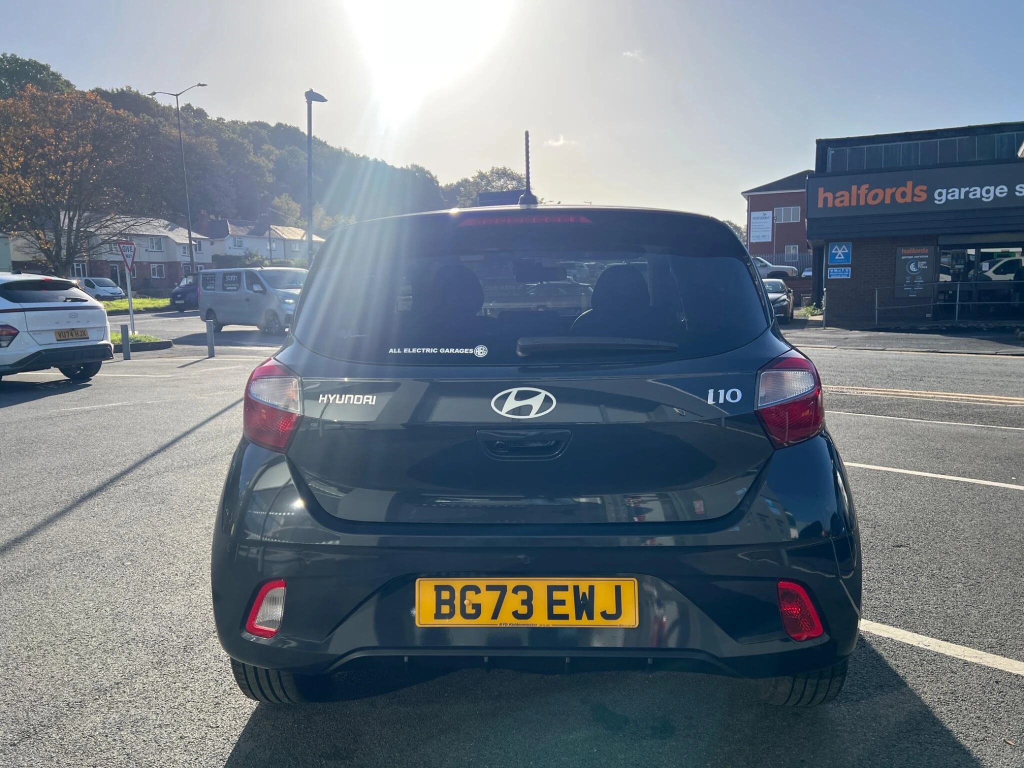 Vehicle image 10