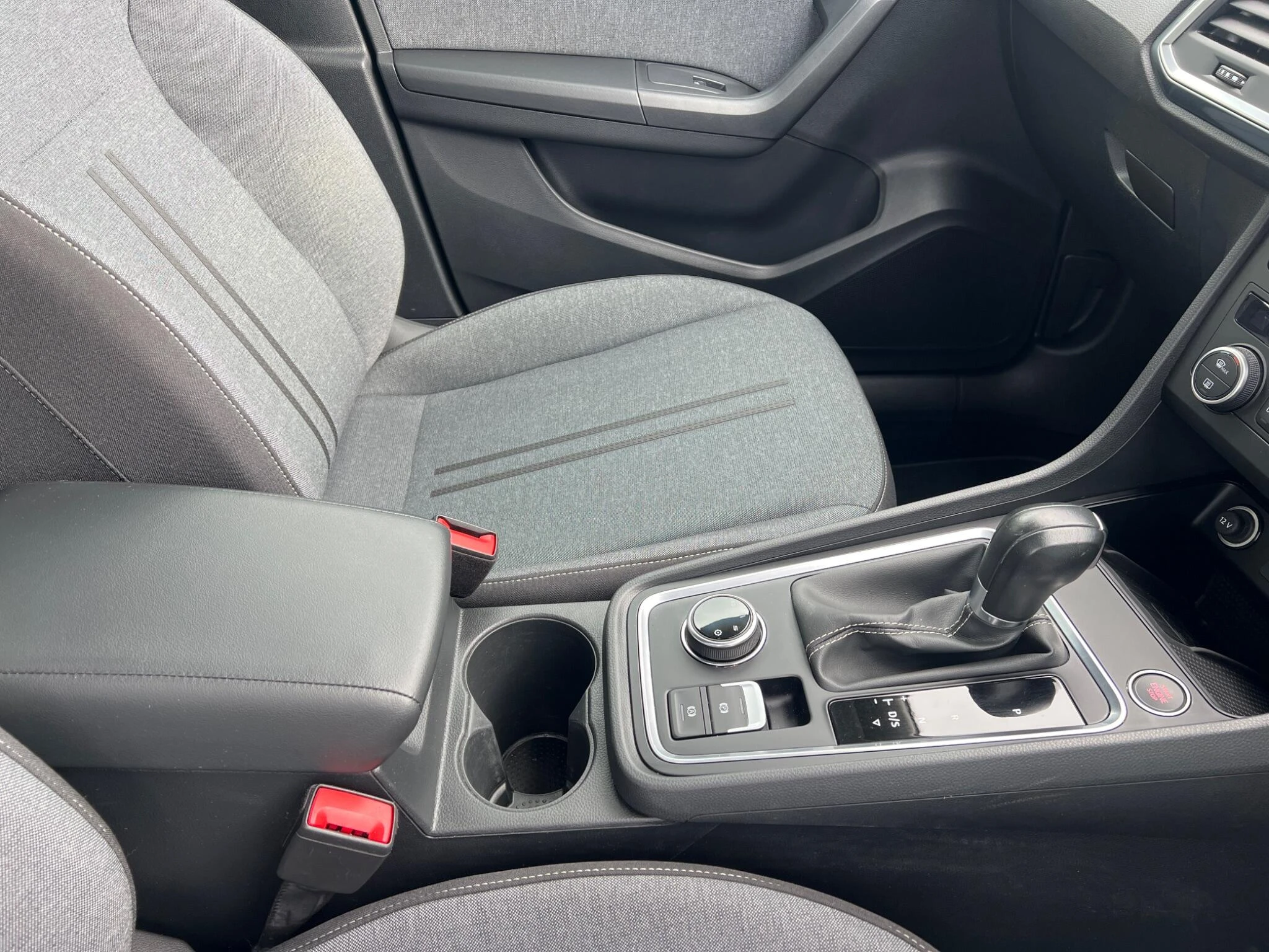 Vehicle image 32
