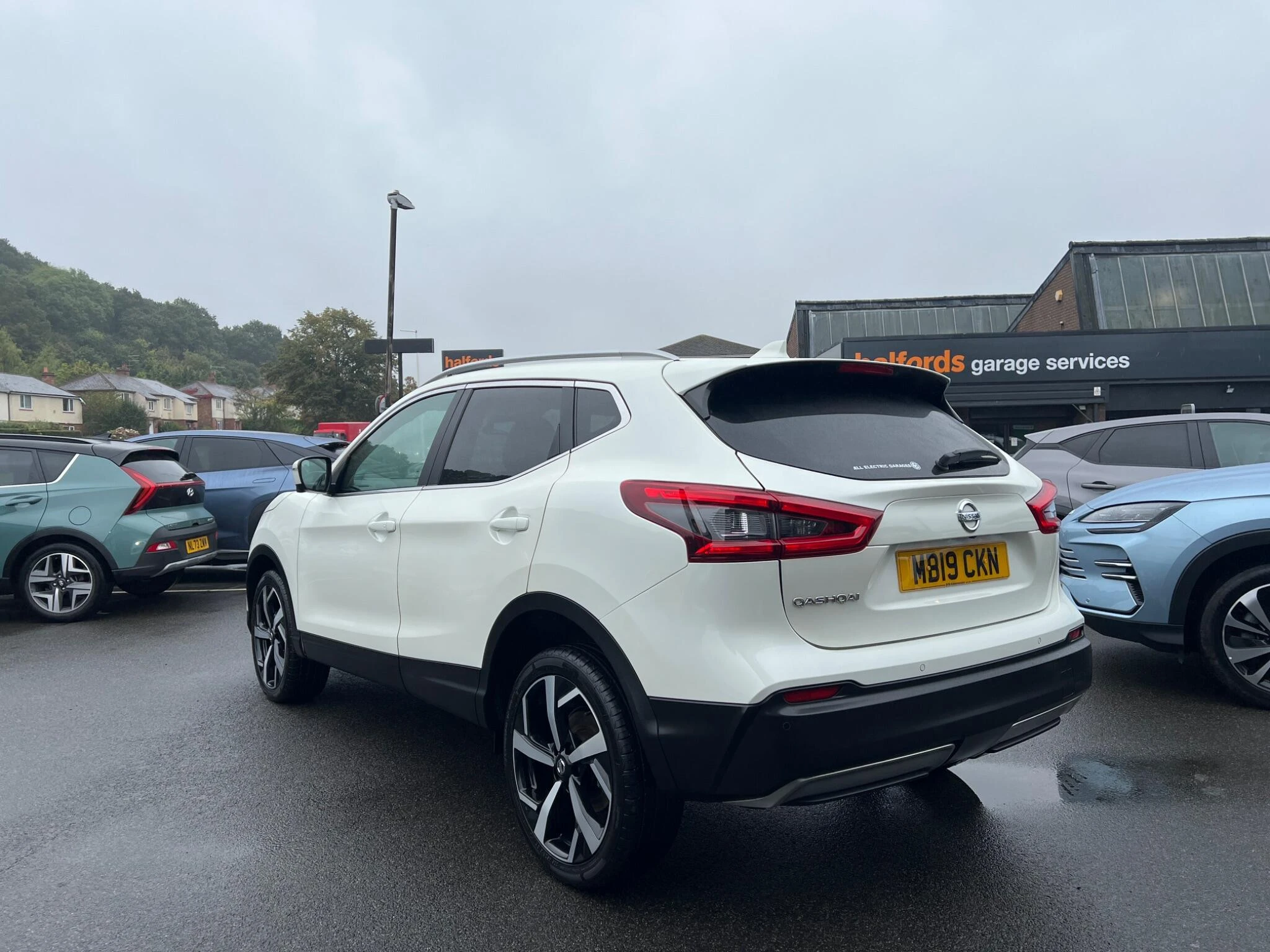 Vehicle image 10