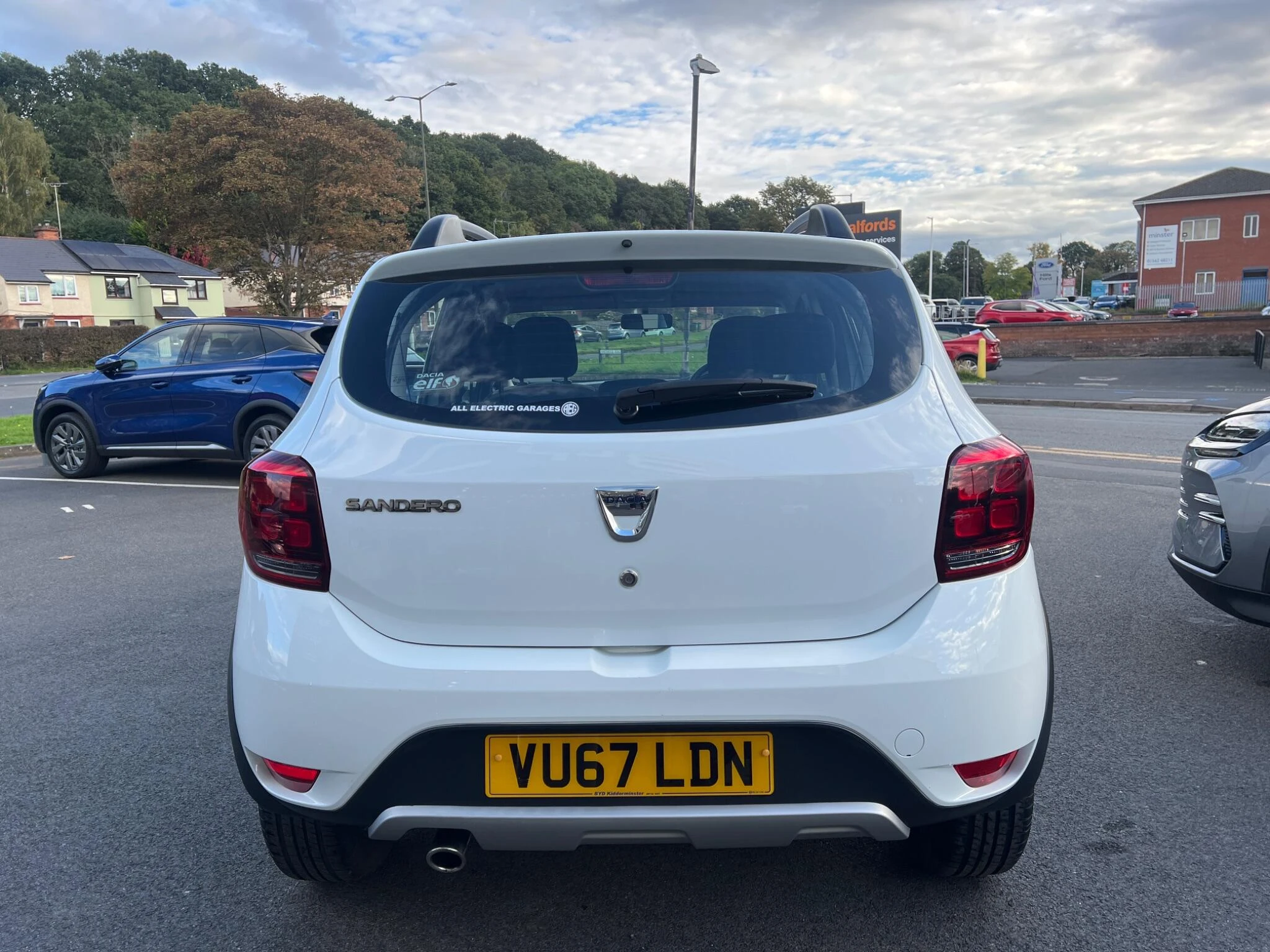 Vehicle image 13