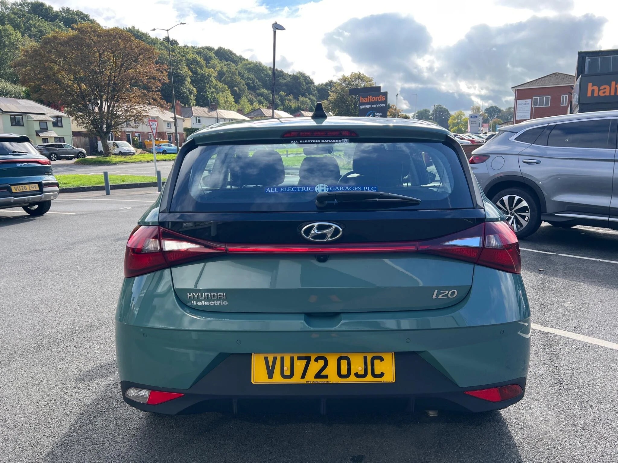 Vehicle image 10