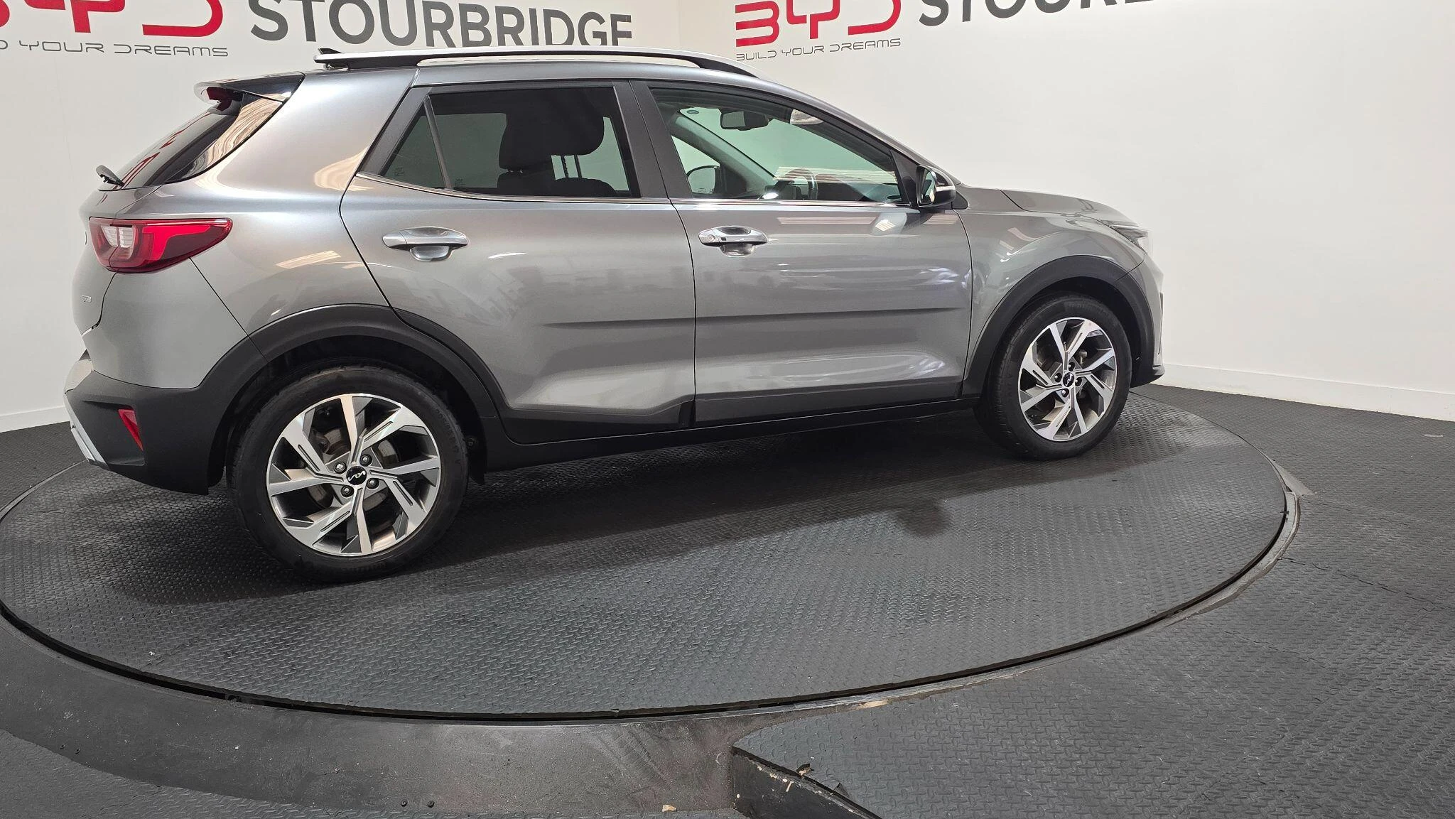 Vehicle image 13