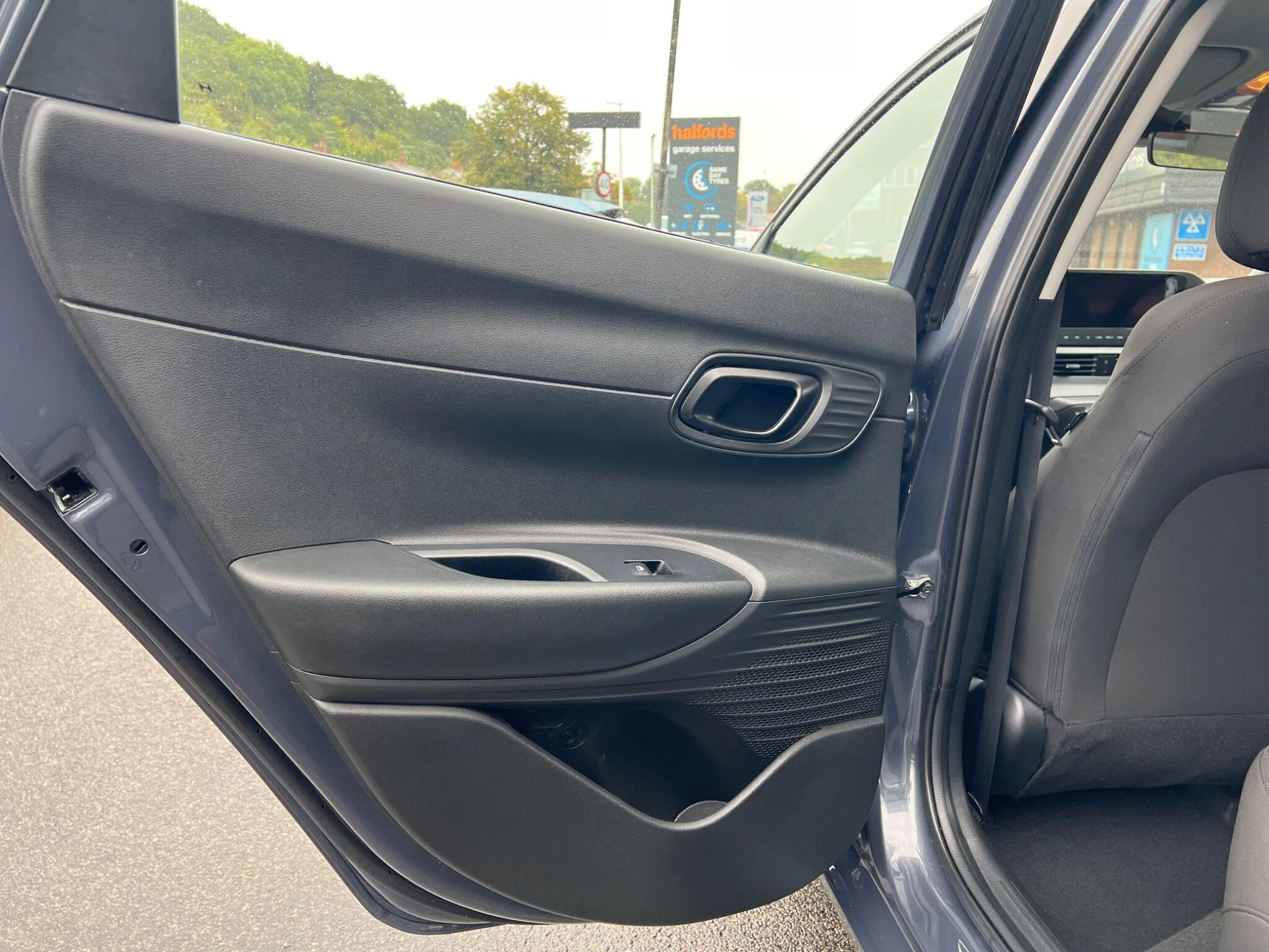 Vehicle image 30